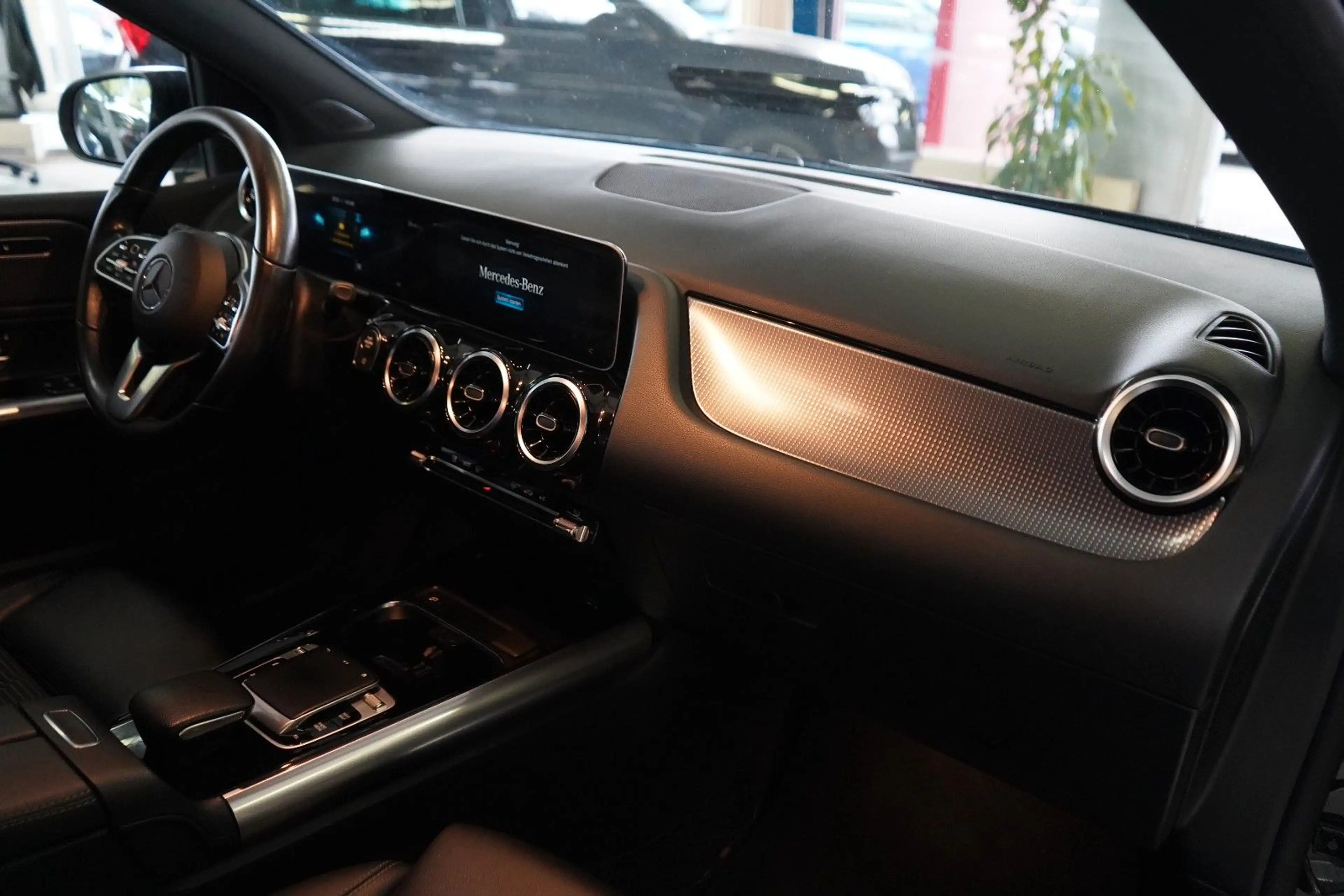 Mercedes-Benz B 180 d AUTOMATIK / XENON / NAVI / TEIL-LEDER — photo 9