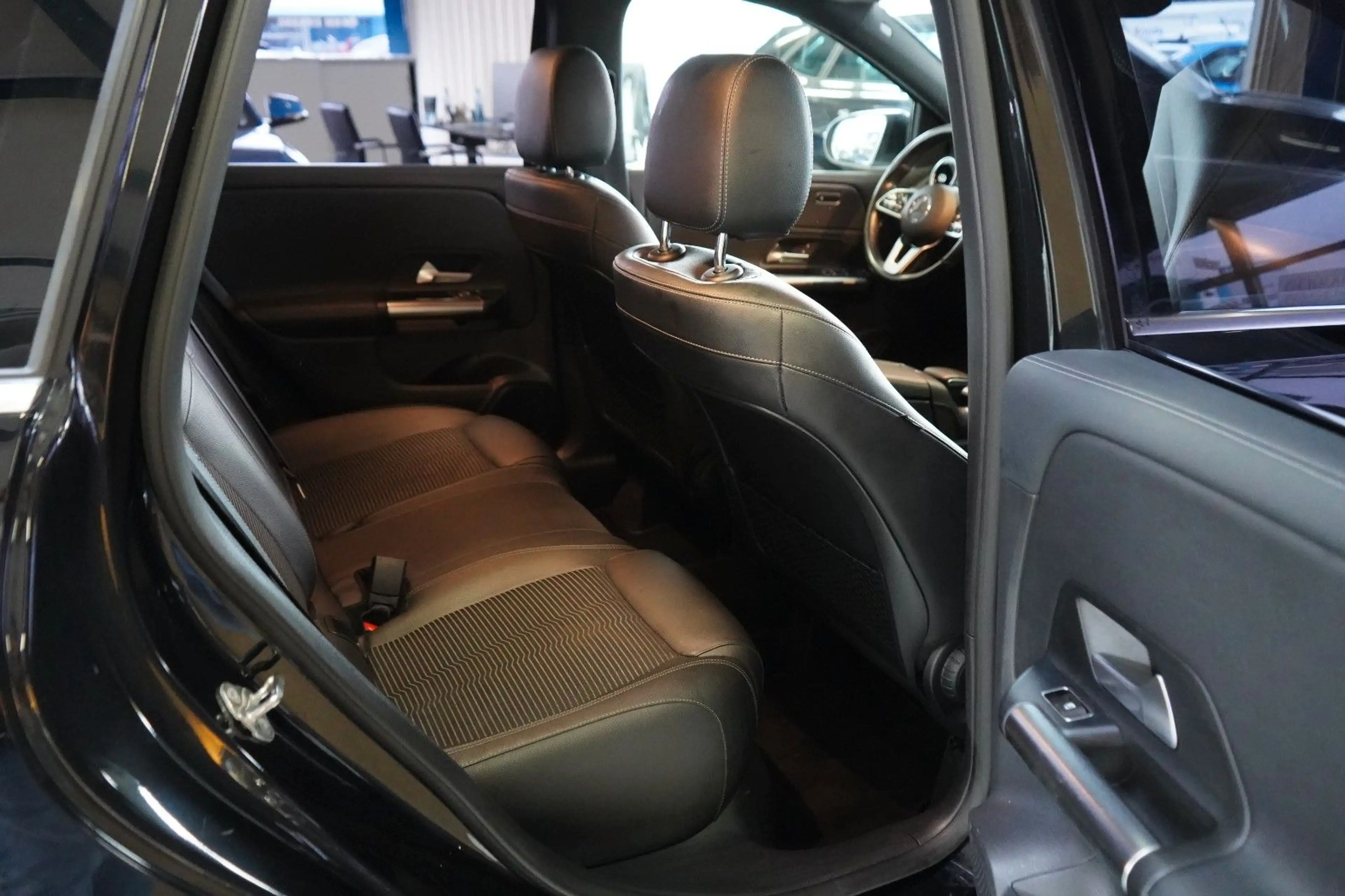 Mercedes-Benz B 180 d AUTOMATIK / XENON / NAVI / TEIL-LEDER — photo 7