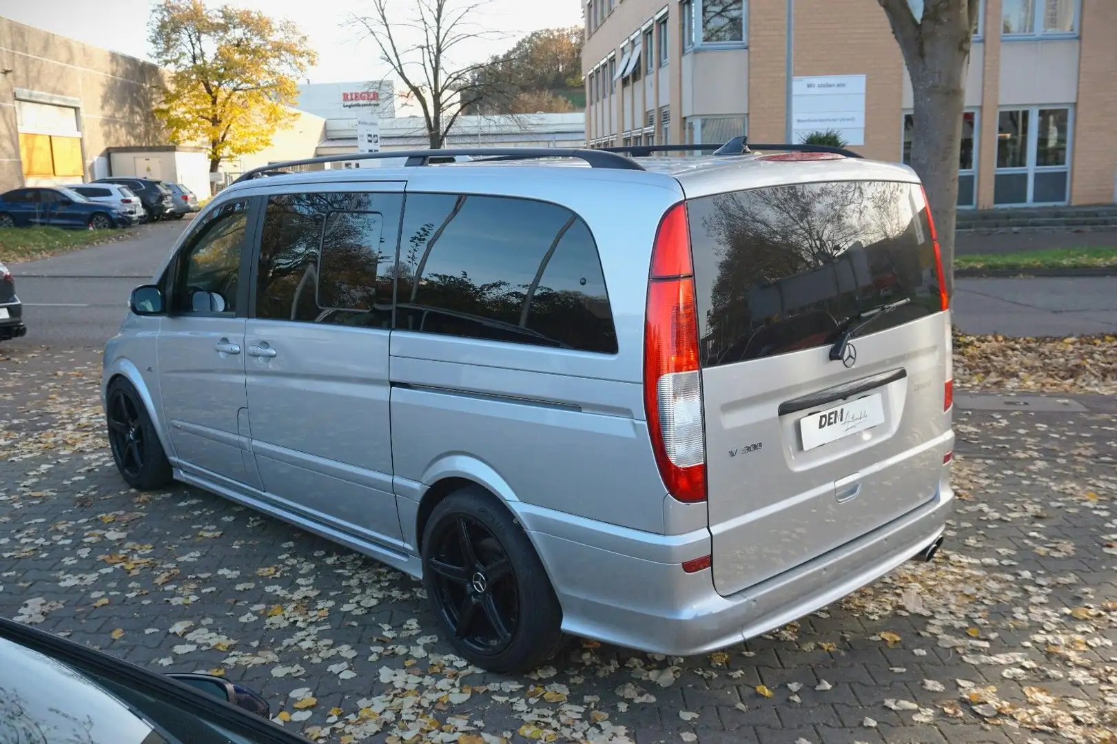 Mercedes-Benz Viano 3.0 CDI X-CLUSIVE lang / Leder / 7 Sitze / Argent - 2