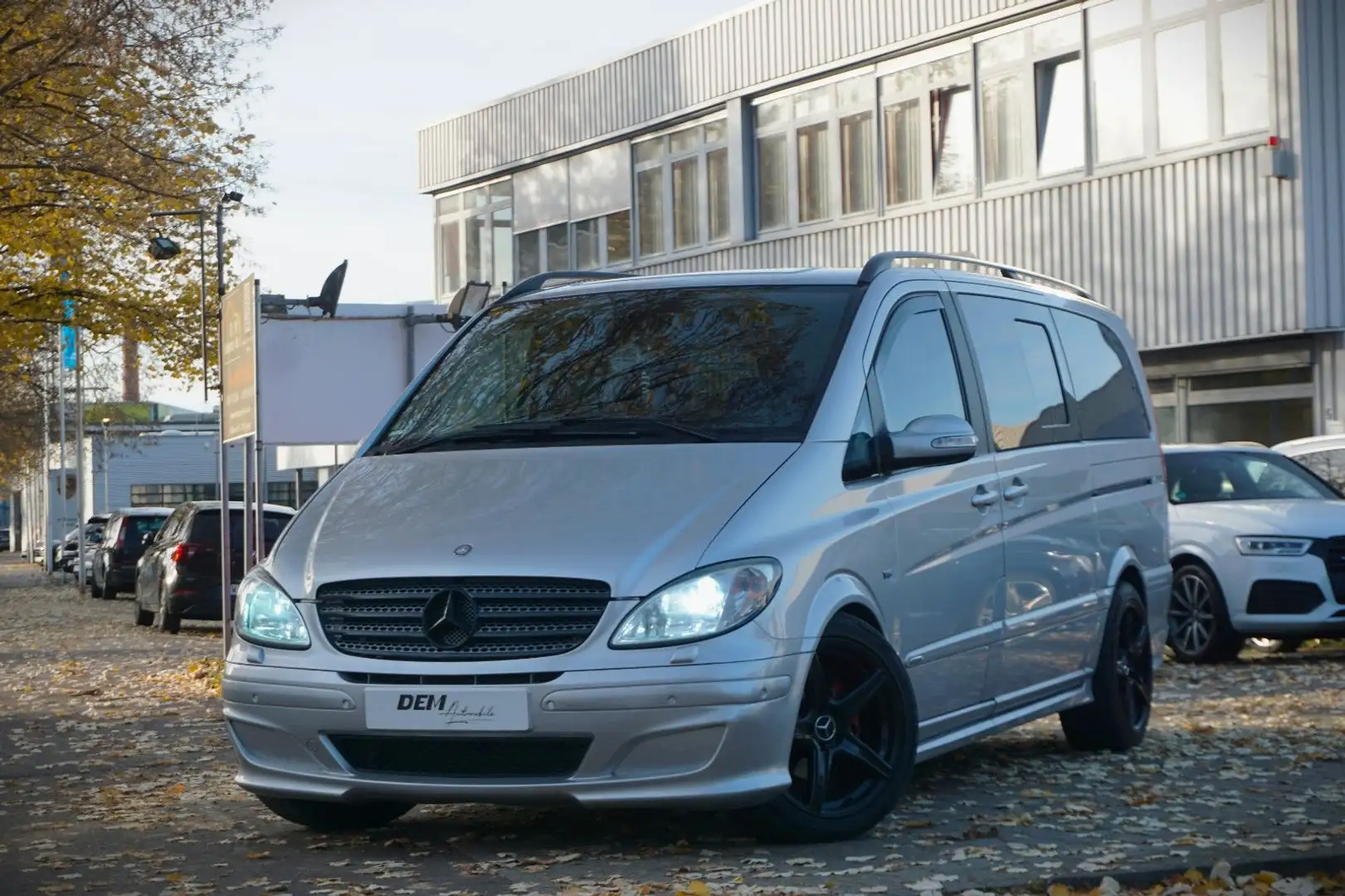 Mercedes-Benz Viano 3.0 CDI X-CLUSIVE lang / Leder / 7 Sitze / Argent - 1