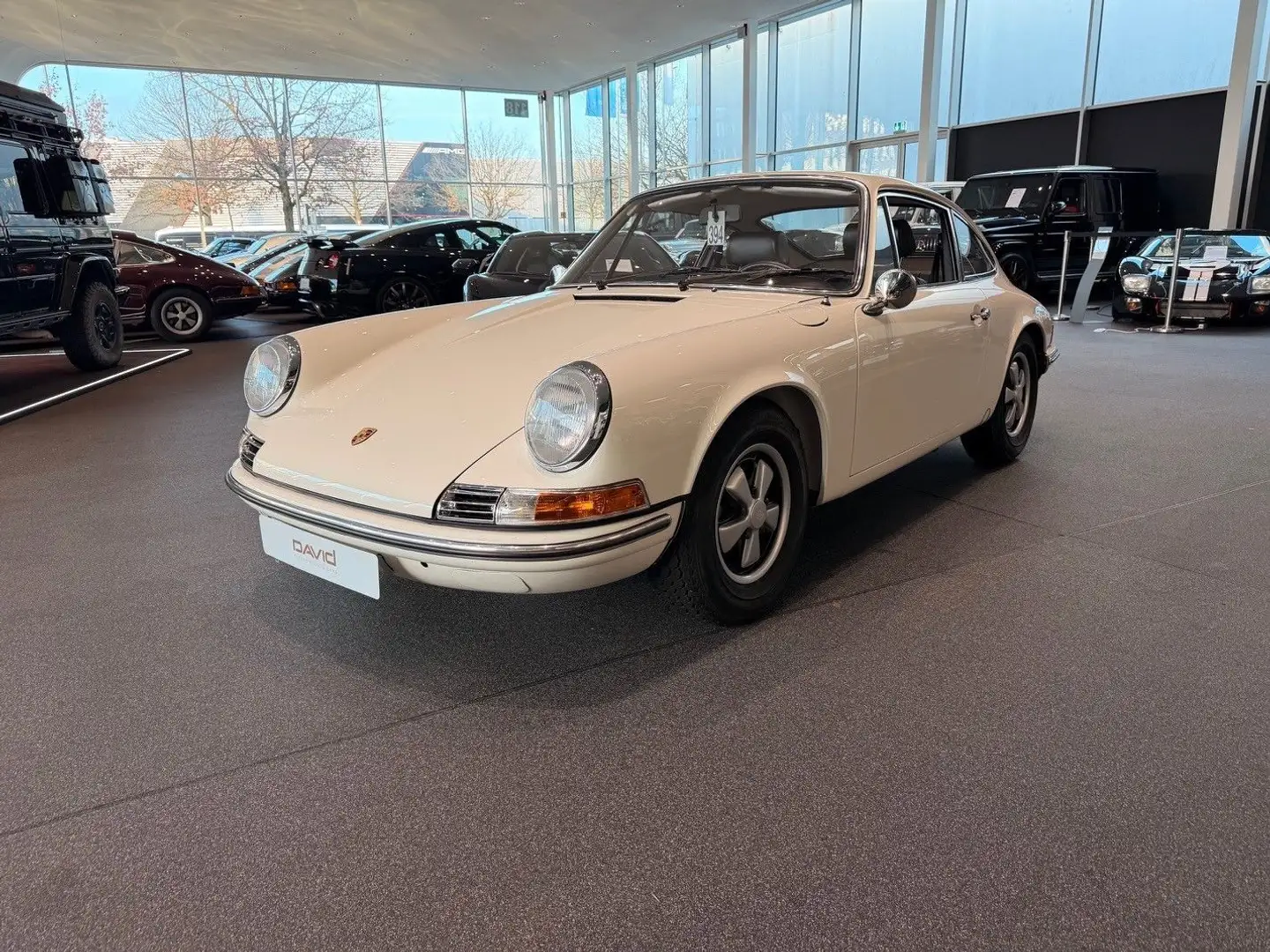 Porsche 911 E Coupe (F-Modell) *frame-off restauriert* Weiß - 1