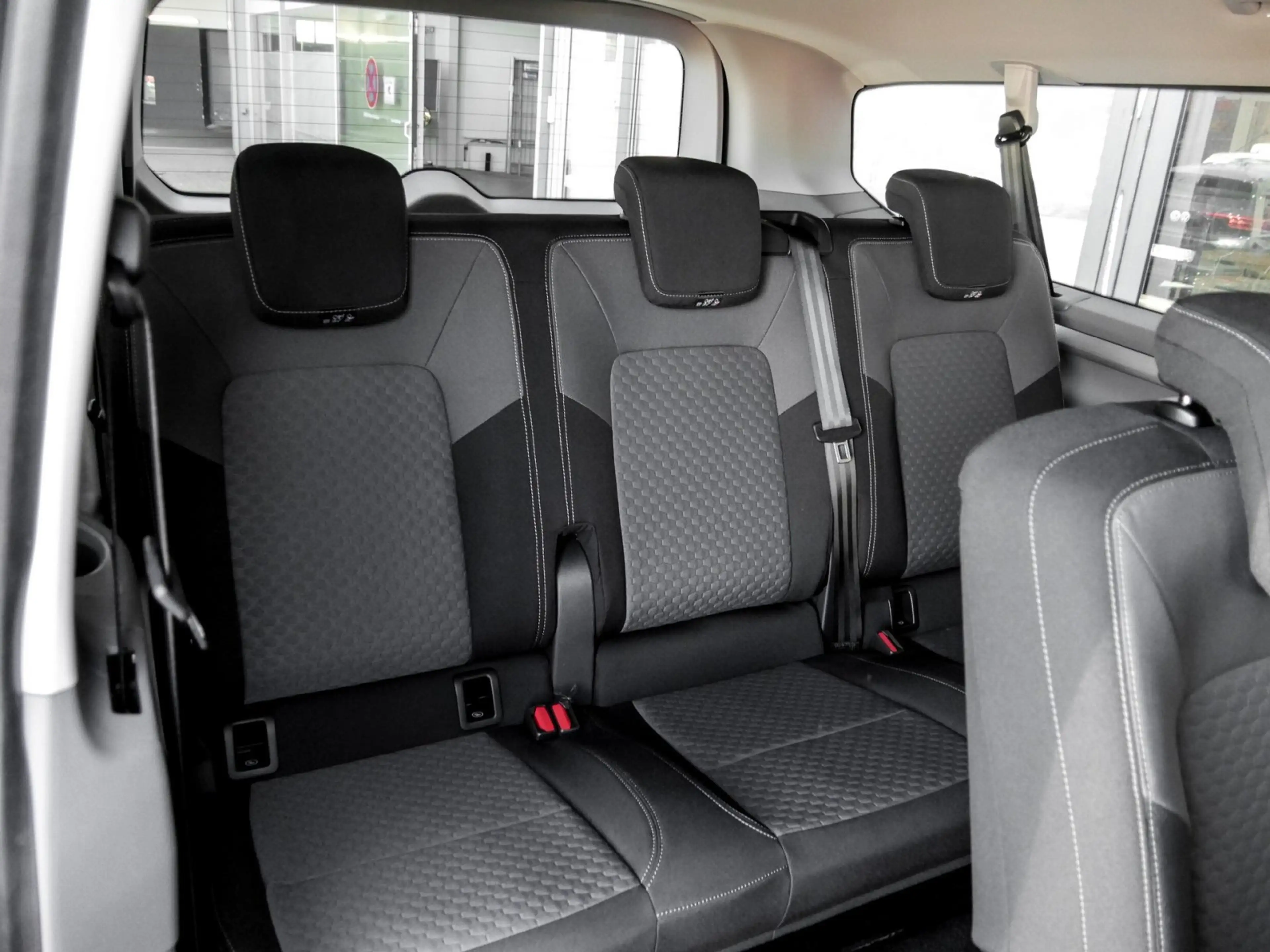 Volkswagen T7 Caravelle Life 2.0 TDI LR IQ.Light AHK ACC 8-Sitzer — photo 13
