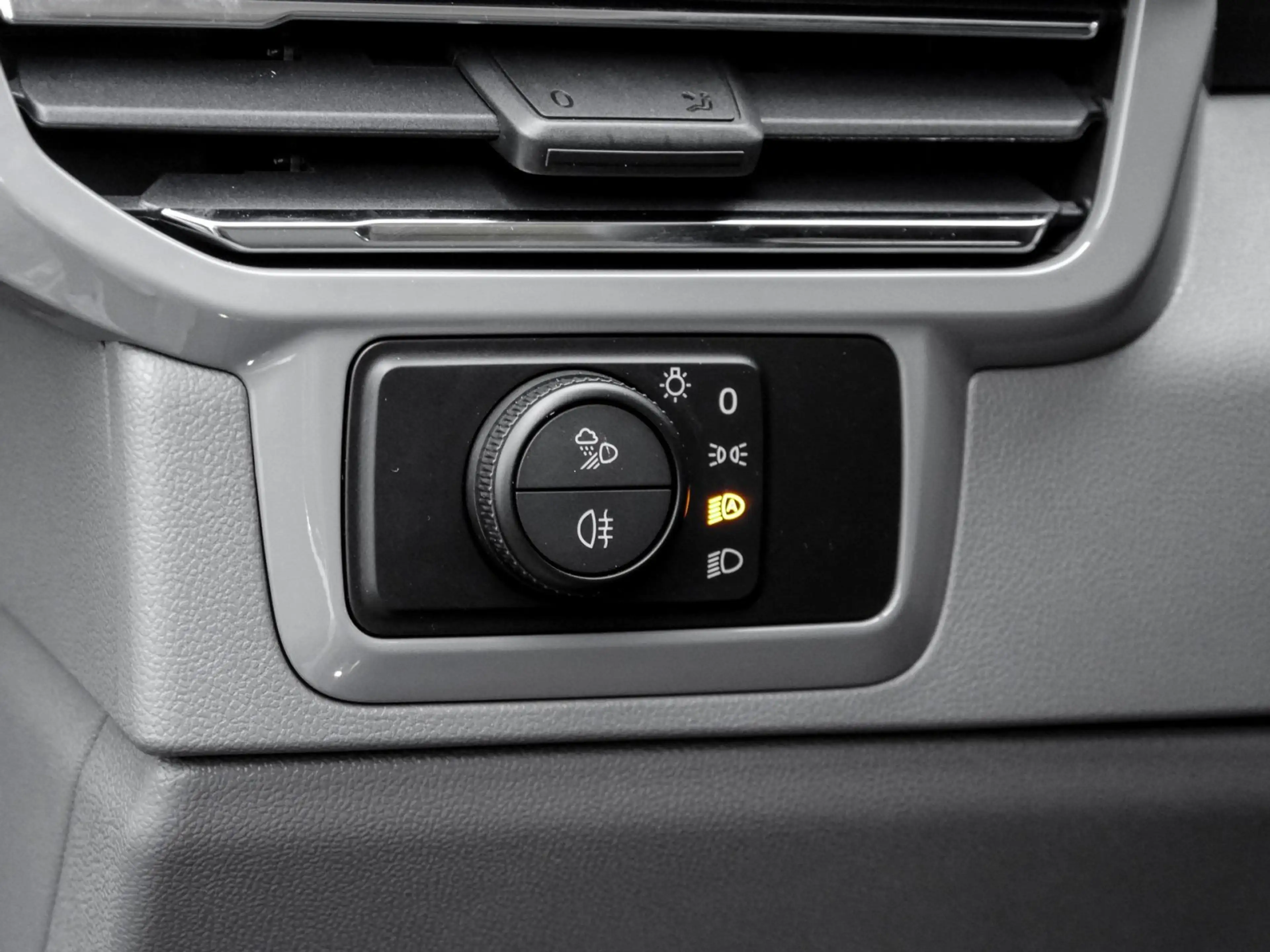 Volkswagen T7 Caravelle Life 2.0 TDI LR IQ.Light AHK ACC 8-Sitzer — photo 15