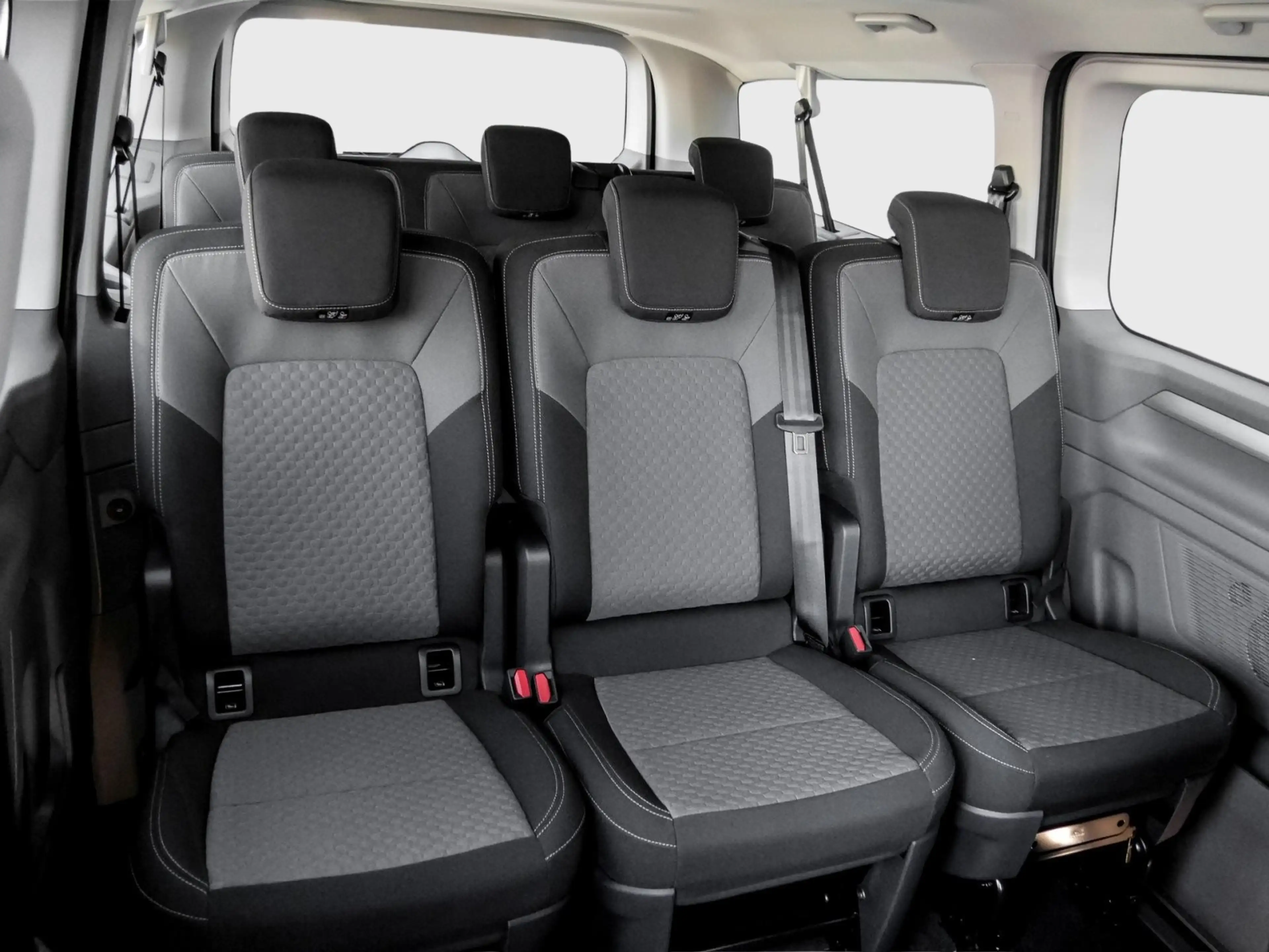 Volkswagen T7 Caravelle Life 2.0 TDI LR IQ.Light AHK ACC 8-Sitzer — photo 4