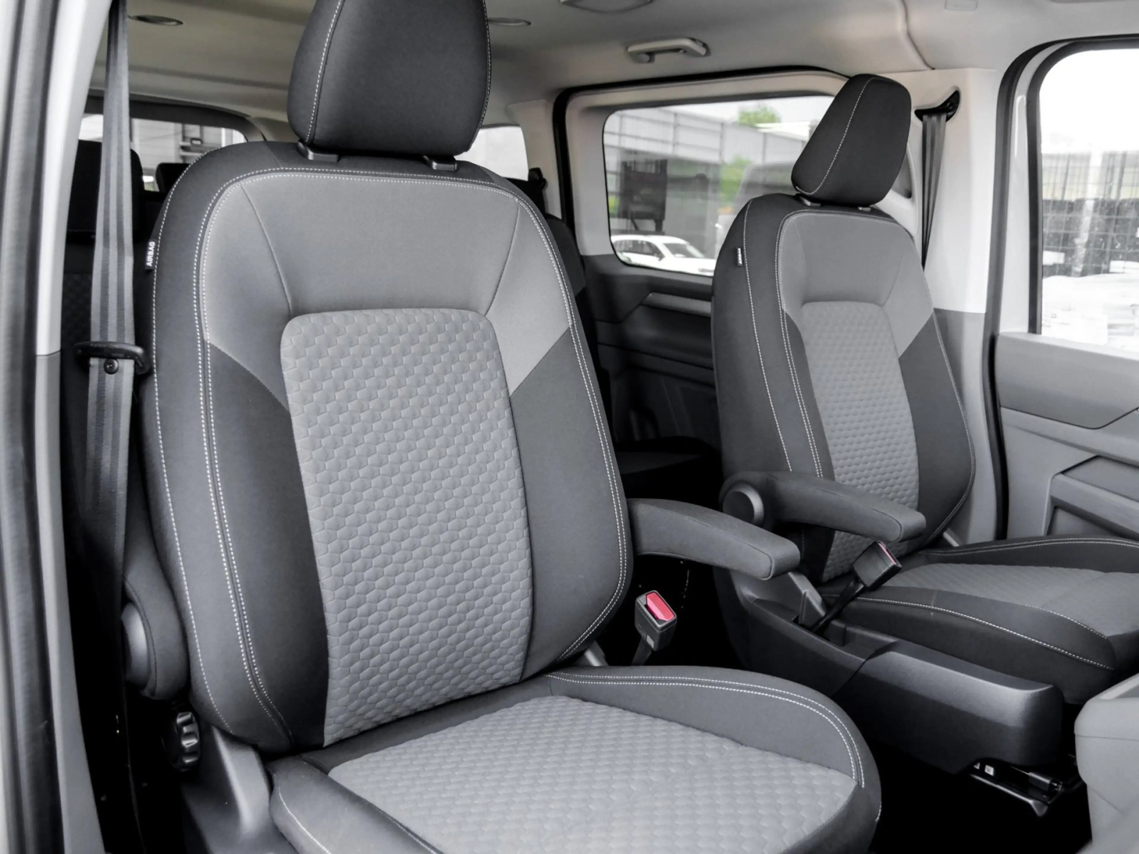 Volkswagen T7 Caravelle Life 2.0 TDI LR IQ.Light AHK ACC 8-Sitzer — photo 6