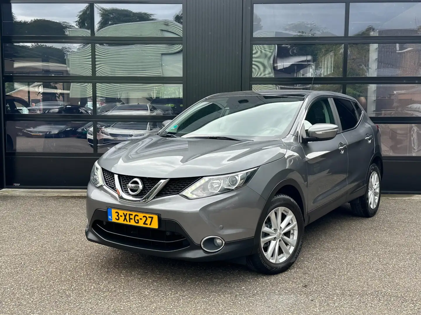 Nissan Qashqai 1.2 Connect Edition Led Navi Camera Pano Cruise Grijs - 1