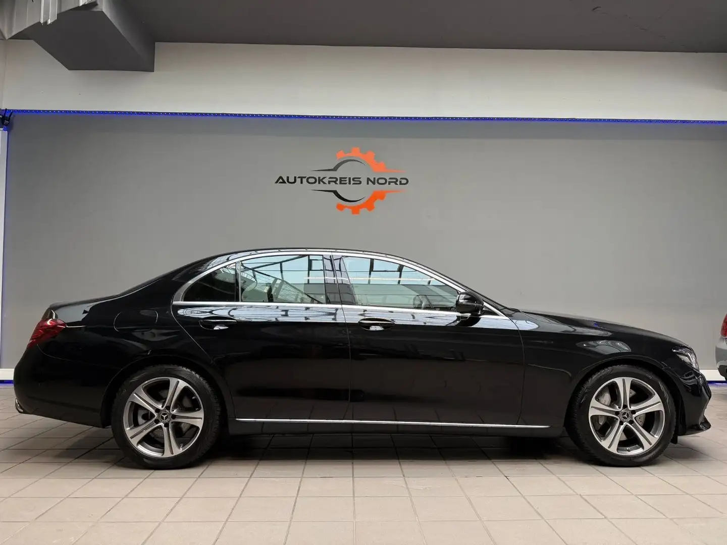 Mercedes-Benz E 350 d Limousine Avantgarde +HU NEU+MULTIBEAM+ Noir - 2