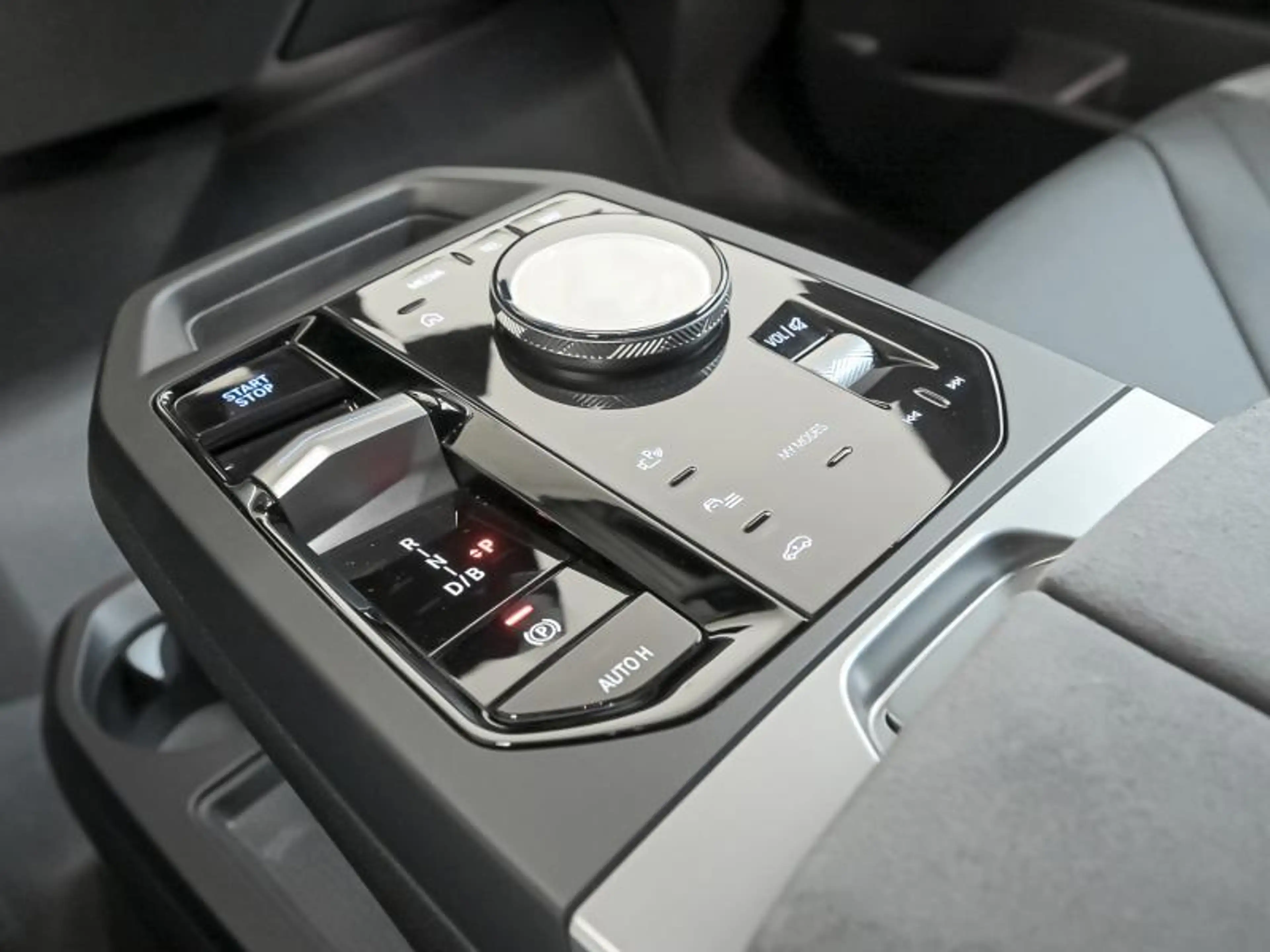 BMW iX xDrive45-M Pack-Sky Lounge-Trekhaak-Harman — photo 11