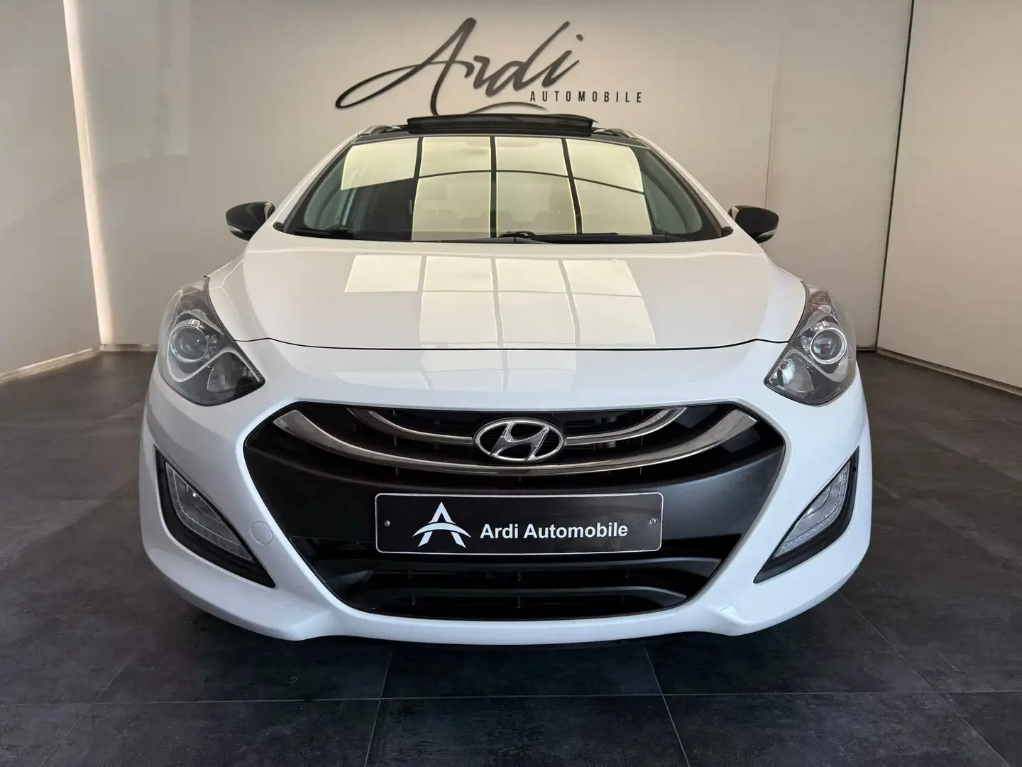 Hyundai i30 SW 1.6 CRDi *GARANTIE*1ER PROP*TOIT OUV*CAMERA*GPS Alb - 2