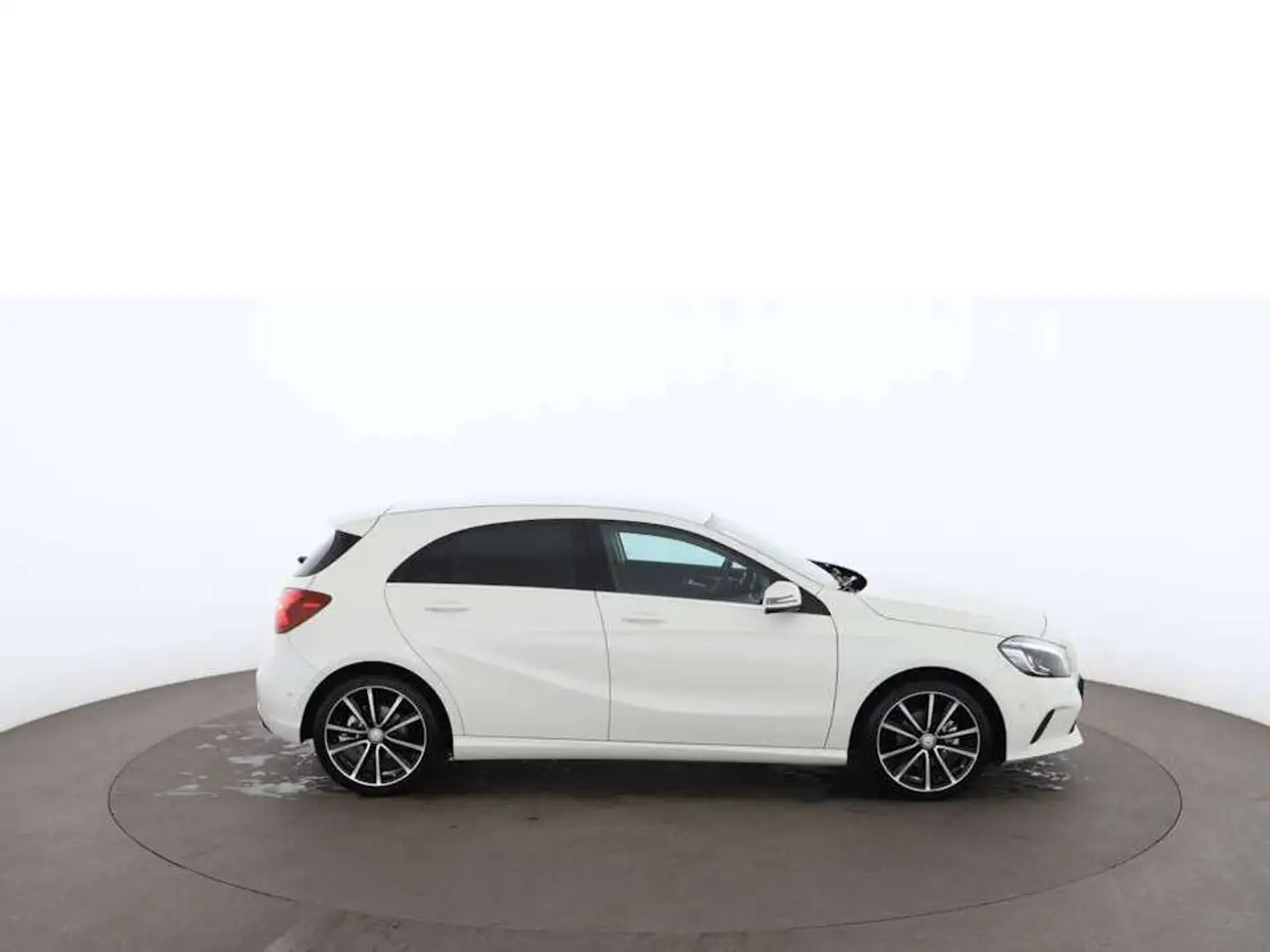 Mercedes-Benz A 180 d CDI Urban Aut LED NAVI SITZHZG LEDER PDC Weiß - 2