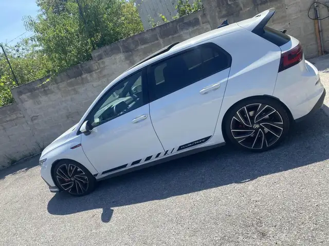 Volkswagen Golf view 4