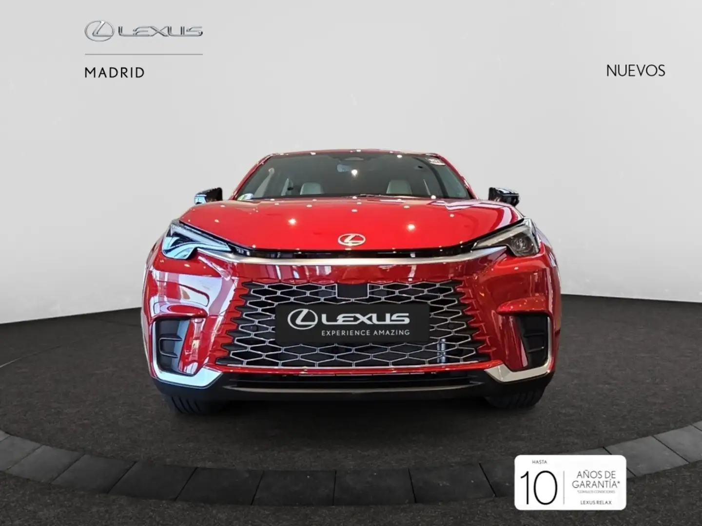 Lexus LBX Emotion Rouge - 1