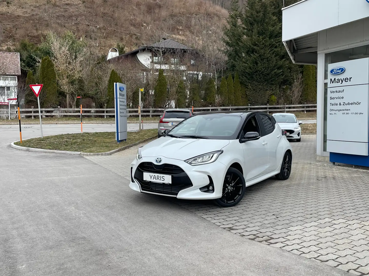 Toyota Yaris 1,5 VVT-i Hybrid Style *TOP PREIS* Weiß - 2