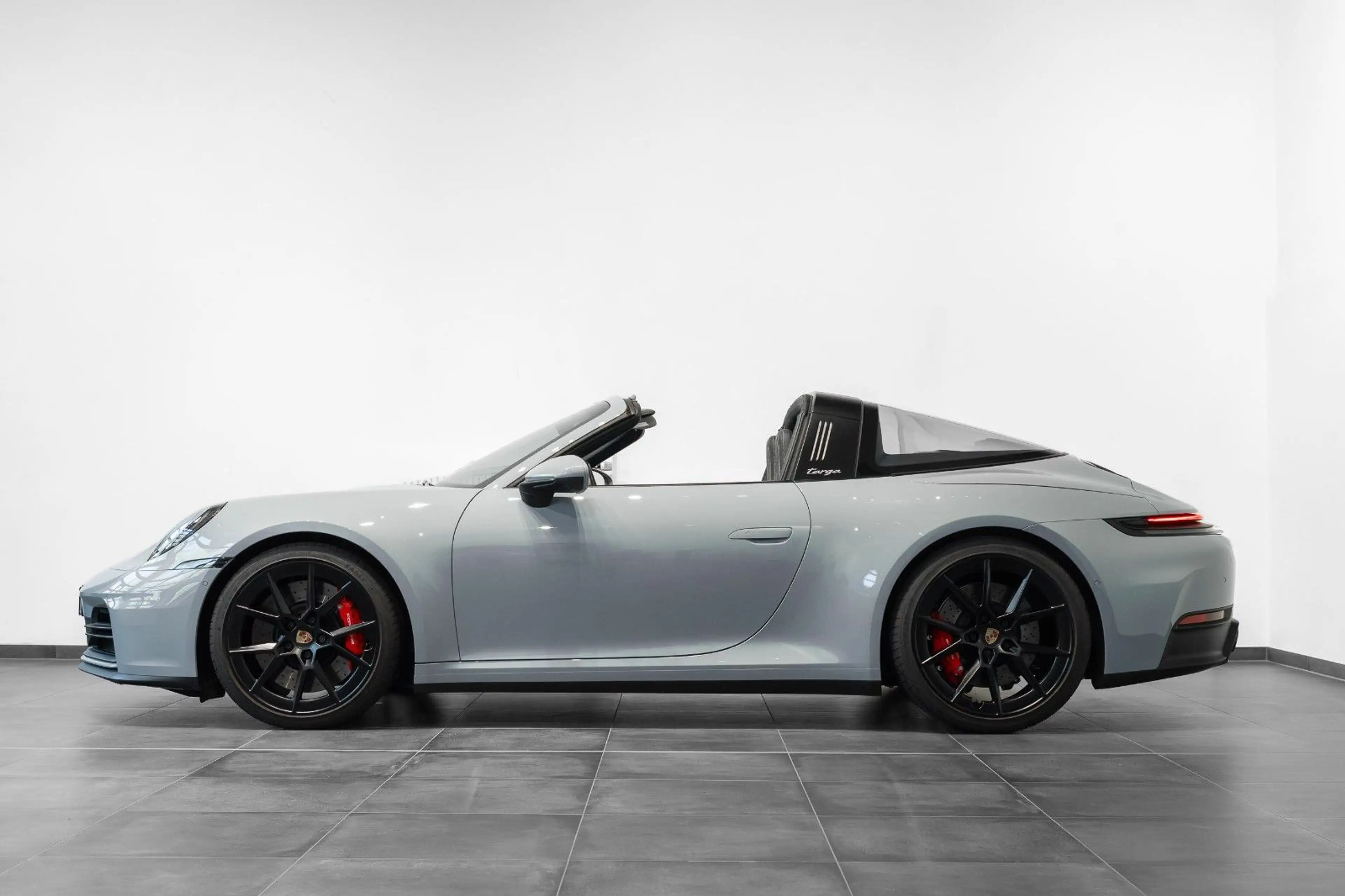 Porsche 992 Targa 4S SportAga I BOSE I 360° I Shadegreen — photo 12