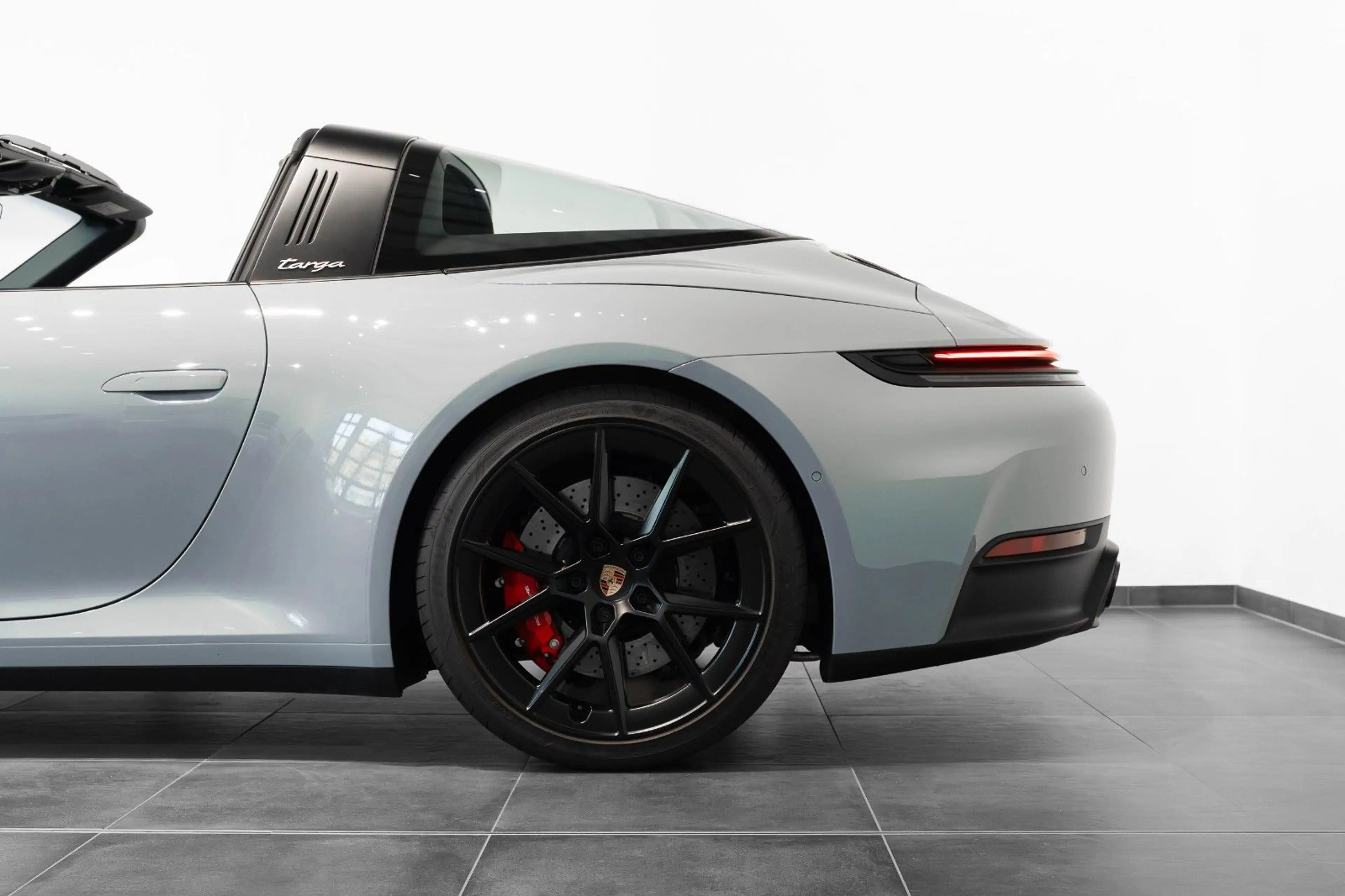 Porsche 992 Targa 4S SportAga I BOSE I 360° I Shadegreen — photo 13