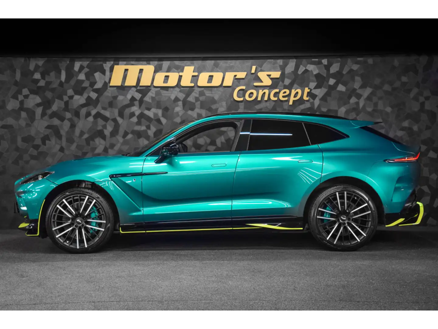 Aston Martin DBX 707 AMR23 4.0 V8 Bi-Turbo Grau - 2