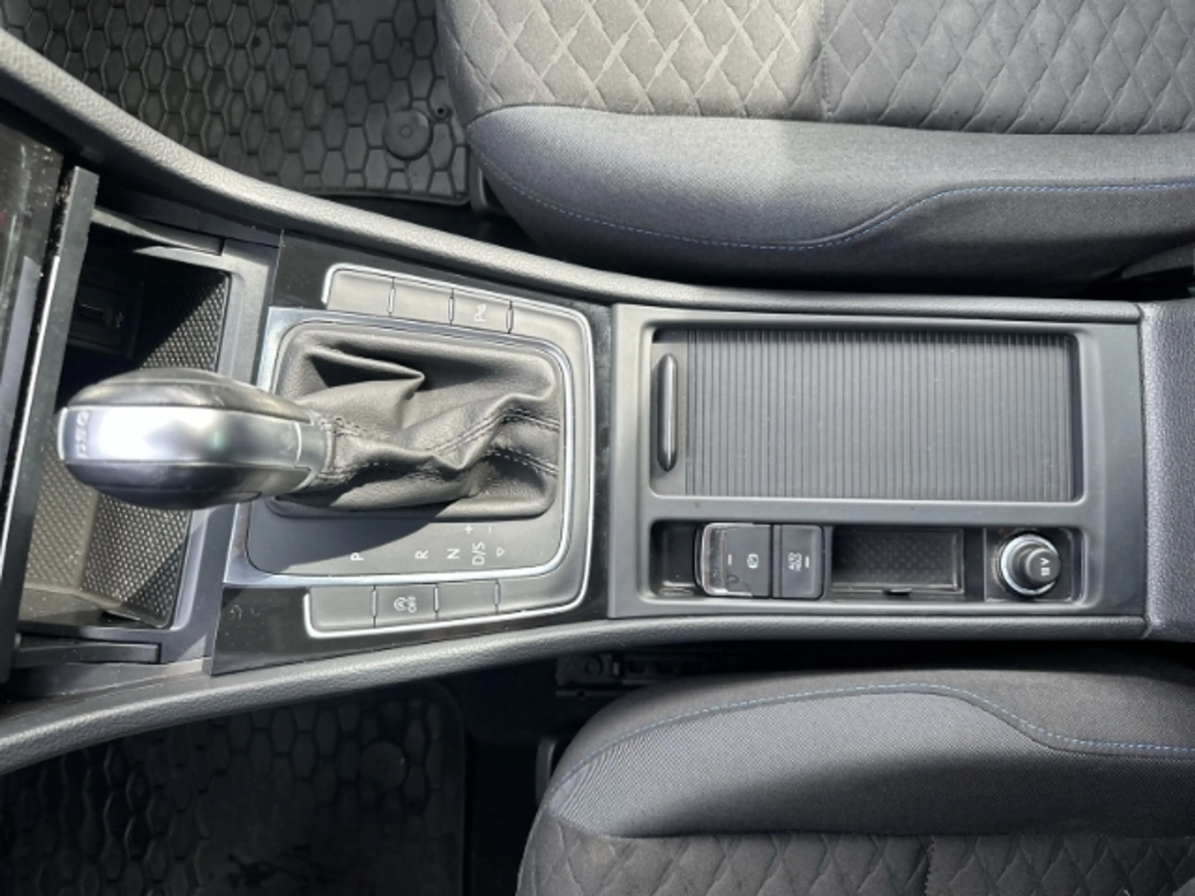 Volkswagen Golf 7 Join 1.6 TDI DSG - Navi - SHZ - Ganzjahresreifen — photo 24
