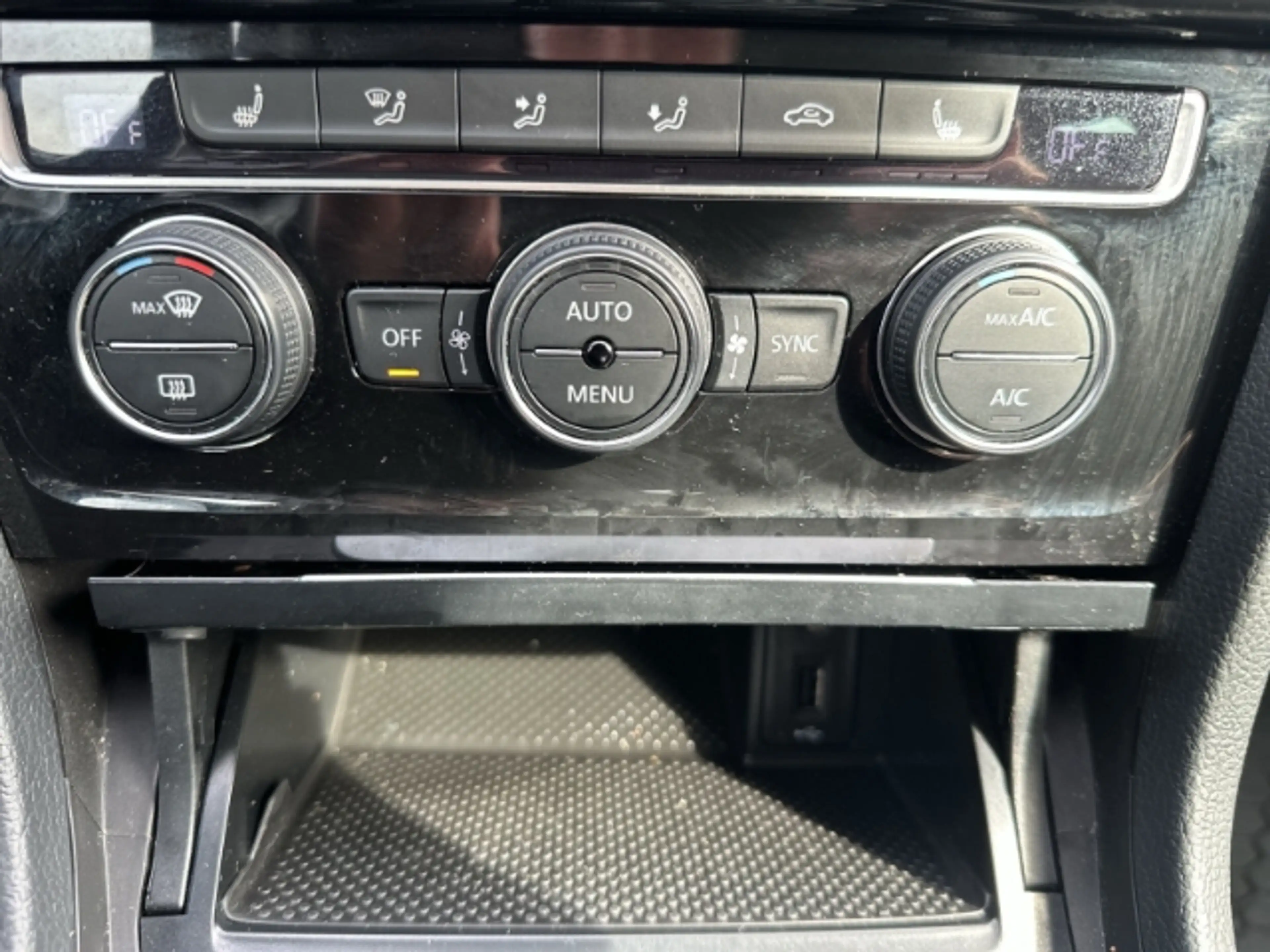 Volkswagen Golf 7 Join 1.6 TDI DSG - Navi - SHZ - Ganzjahresreifen — photo 22