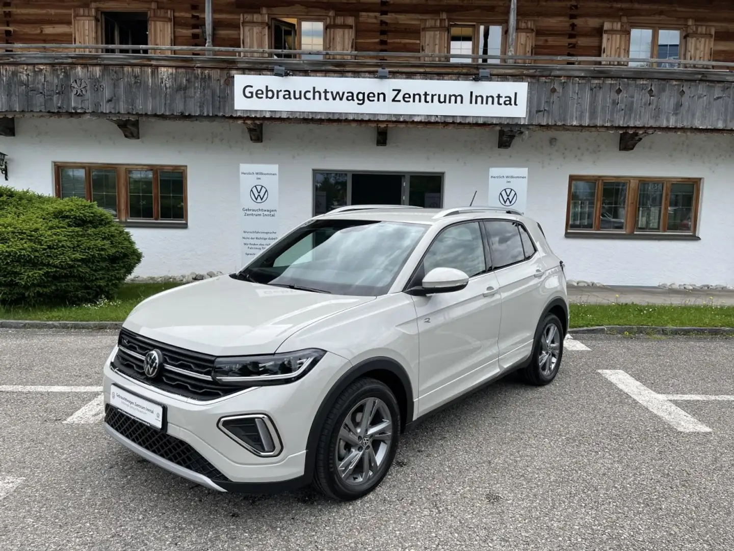 Volkswagen T-Cross 1,0 TSI DSG R-Line (Navi+RearView+AHK) Klima Navi Grau - 2
