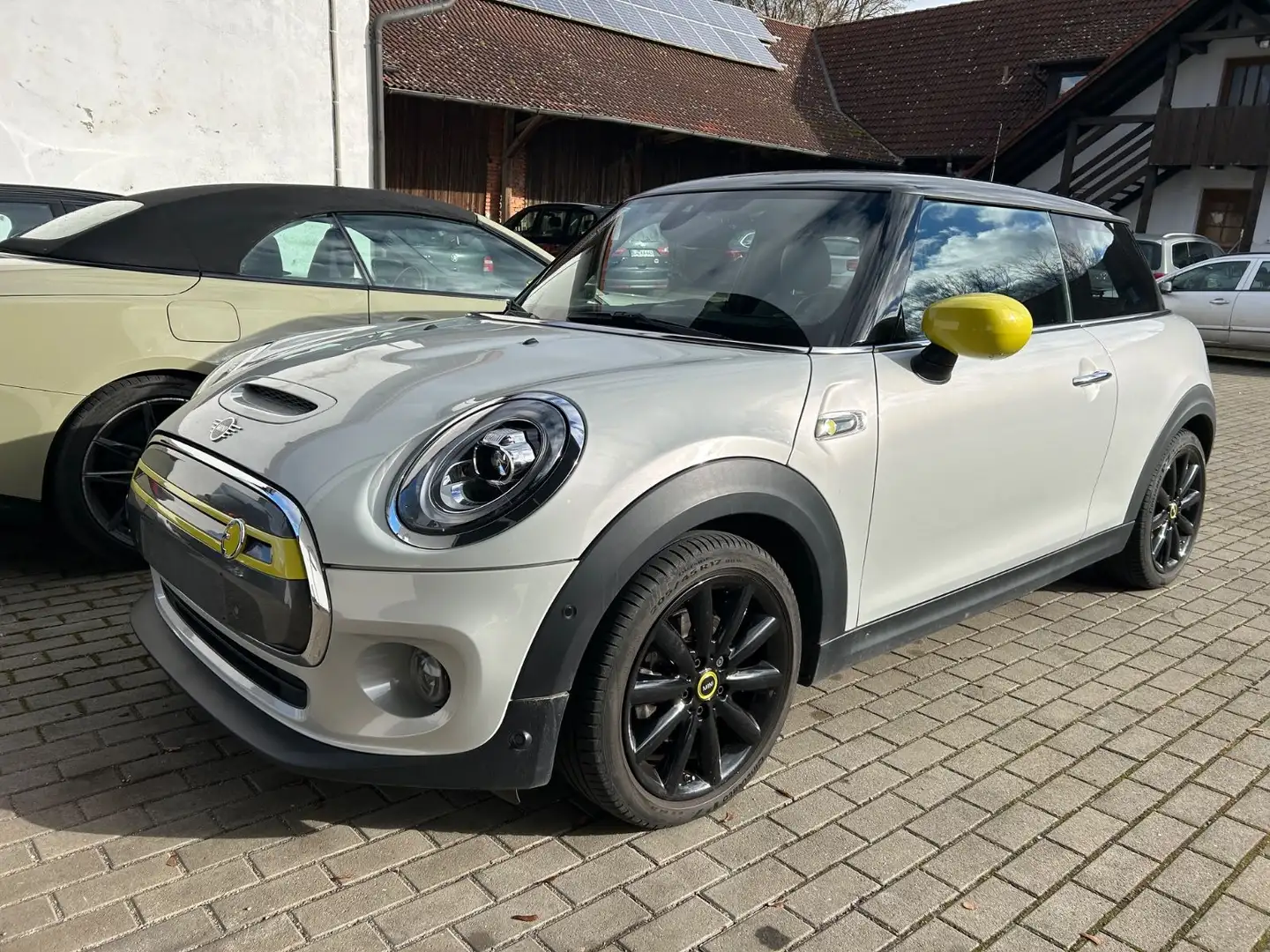 MINI Cooper SE Trim L,LEDER,NAVI,HuD,Kamera,Szhzng Silber - 1