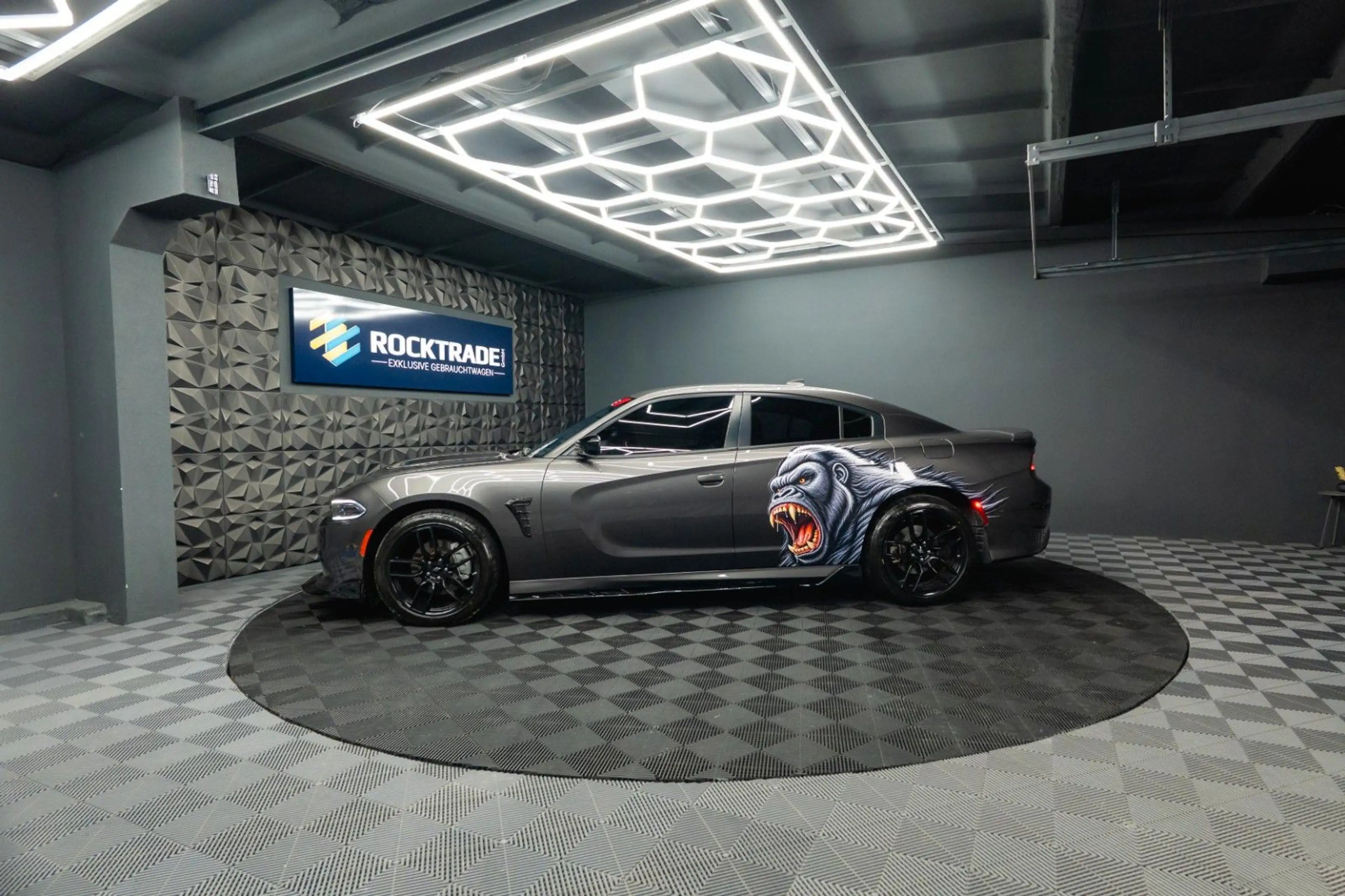 Dodge Charger 5.7 V8 HEMI R/T KONG Night Performance — photo 15