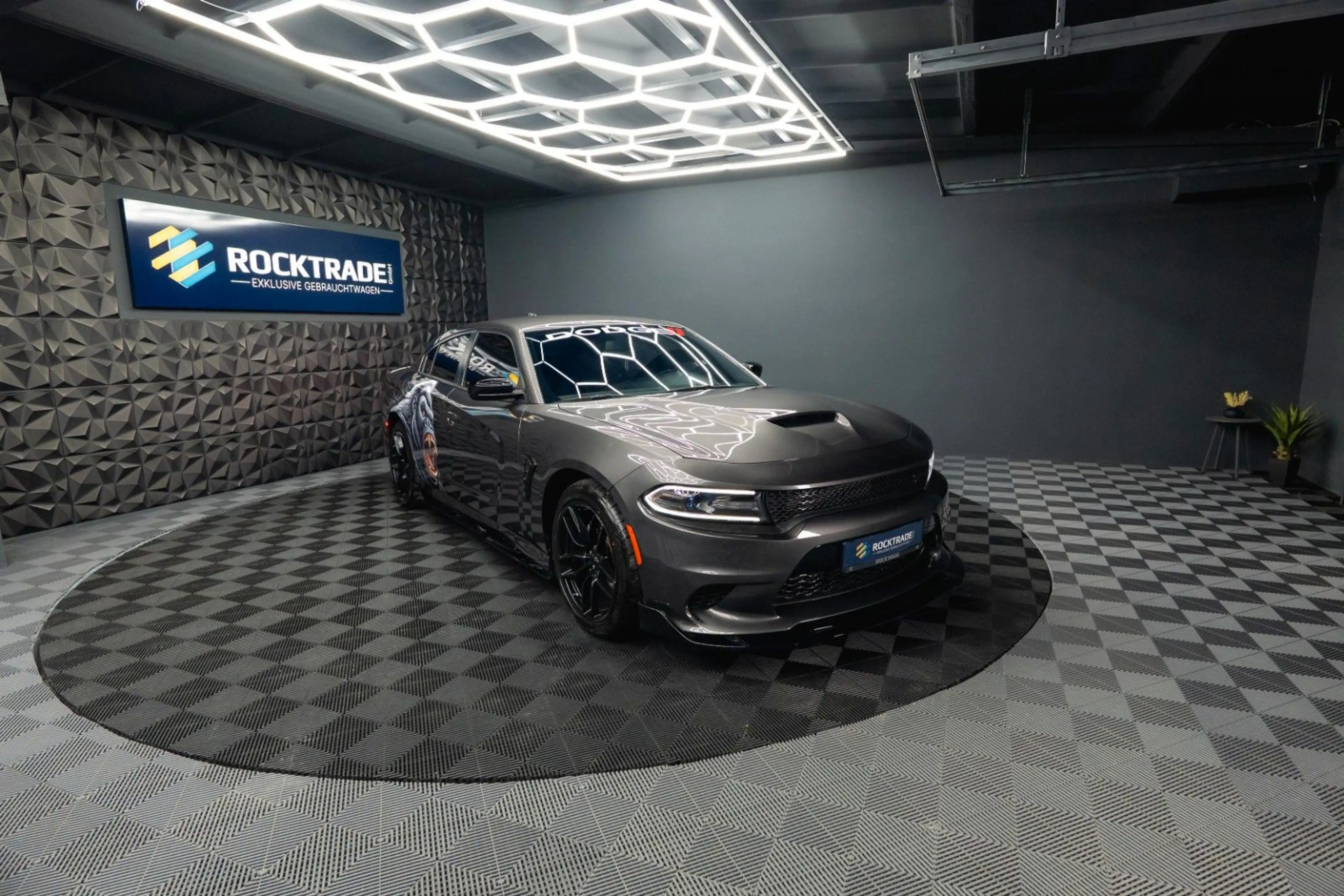 Dodge Charger 5.7 V8 HEMI R/T KONG Night Performance — photo 6