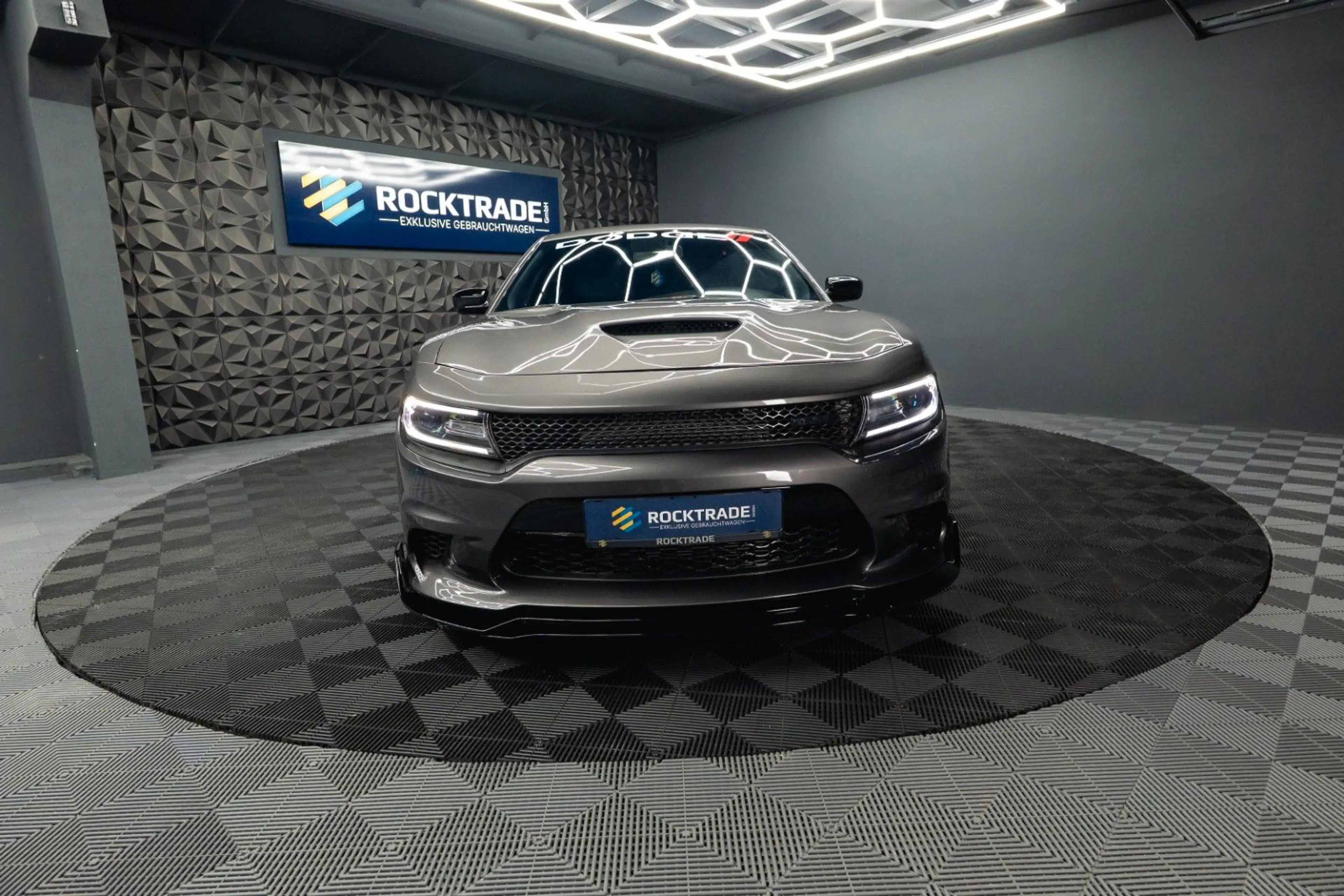 Dodge Charger 5.7 V8 HEMI R/T KONG Night Performance — photo 4