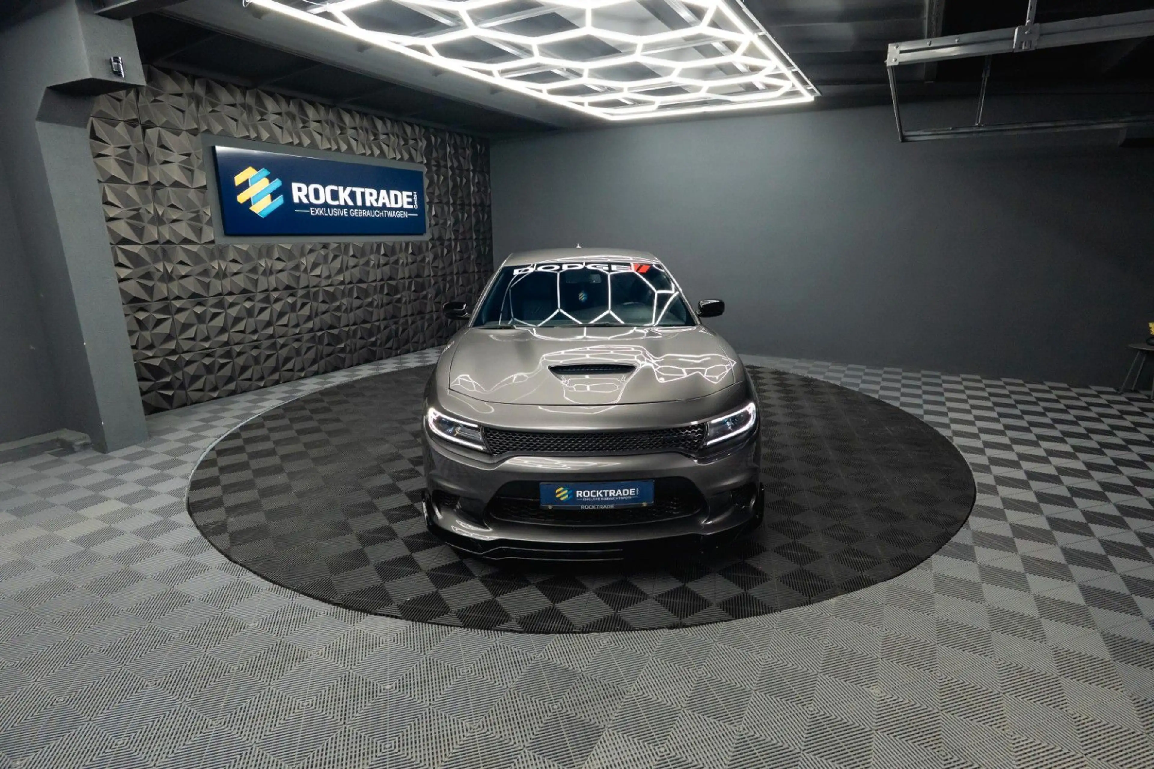 Dodge Charger 5.7 V8 HEMI R/T KONG Night Performance — photo 3