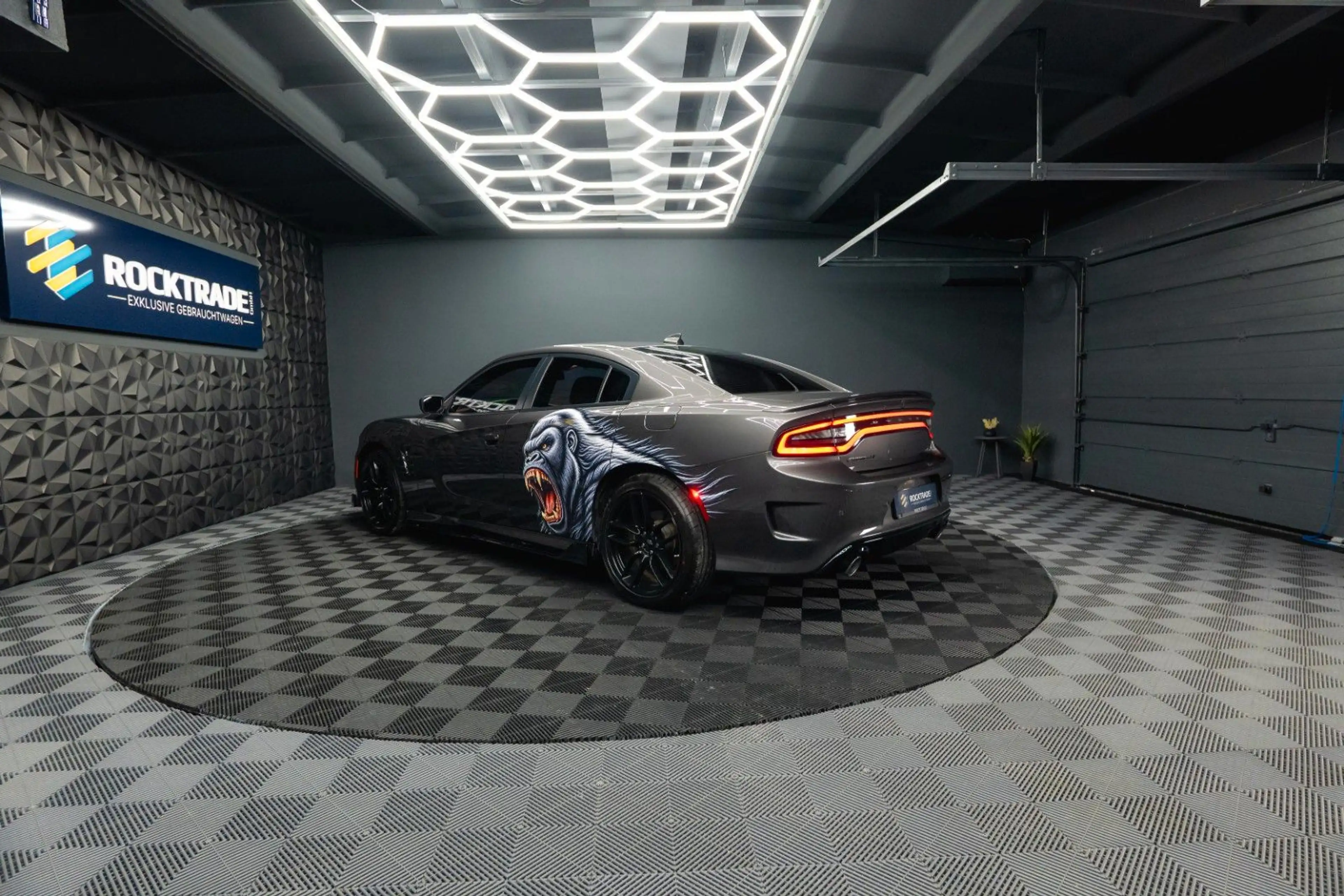 Dodge Charger 5.7 V8 HEMI R/T KONG Night Performance — photo 14