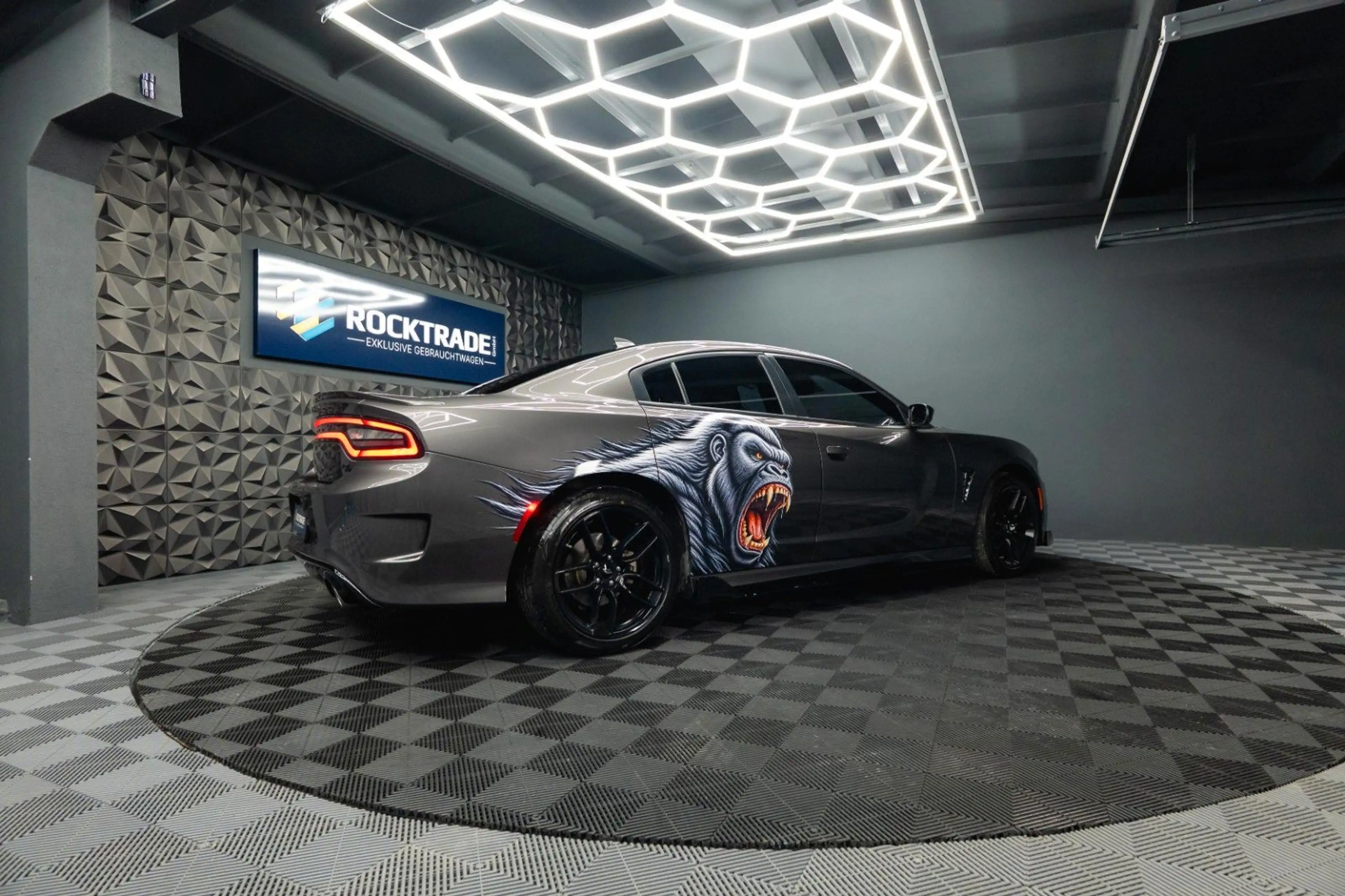 Dodge Charger 5.7 V8 HEMI R/T KONG Night Performance — photo 11