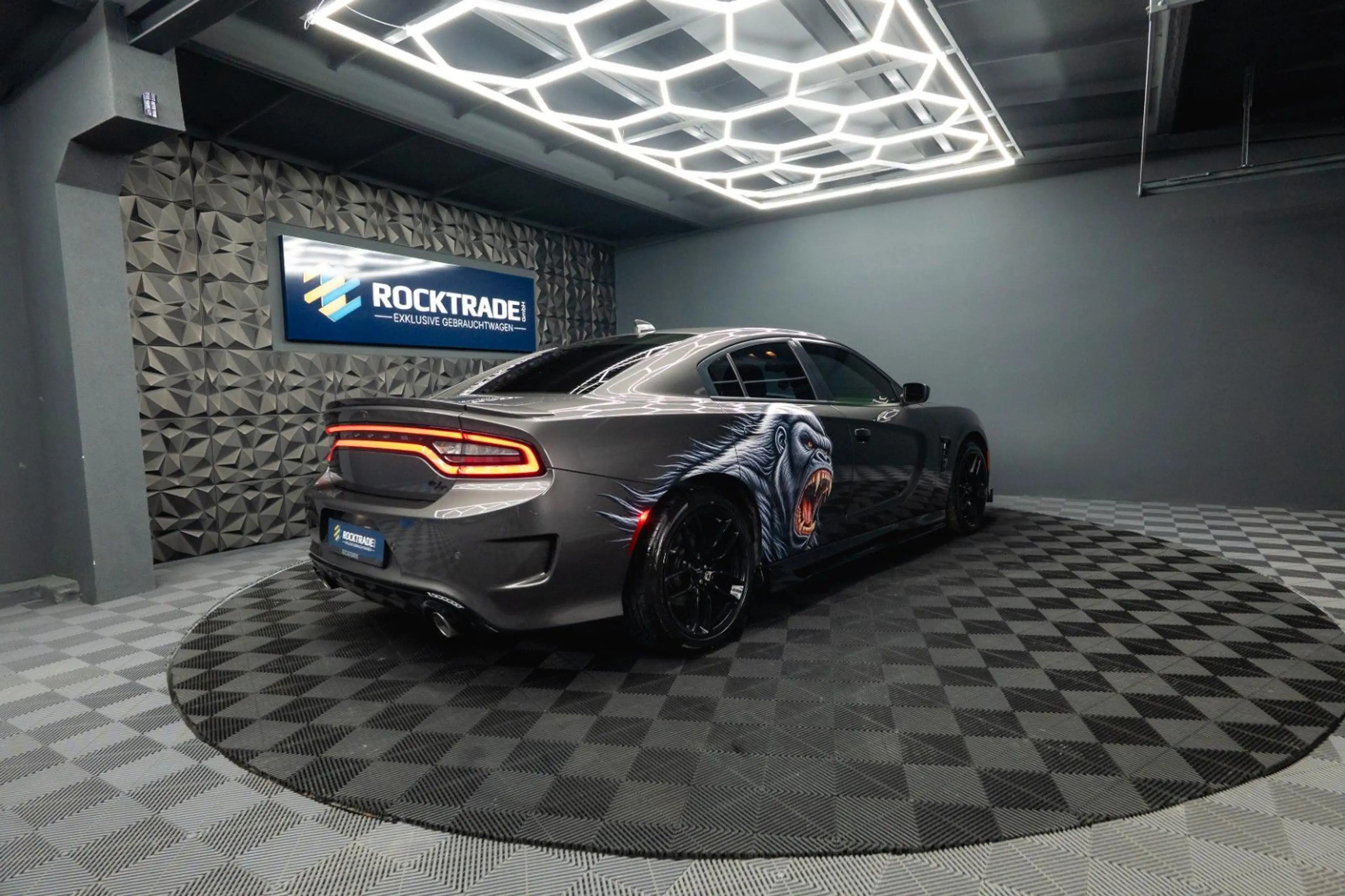 Dodge Charger 5.7 V8 HEMI R/T KONG Night Performance — photo 12