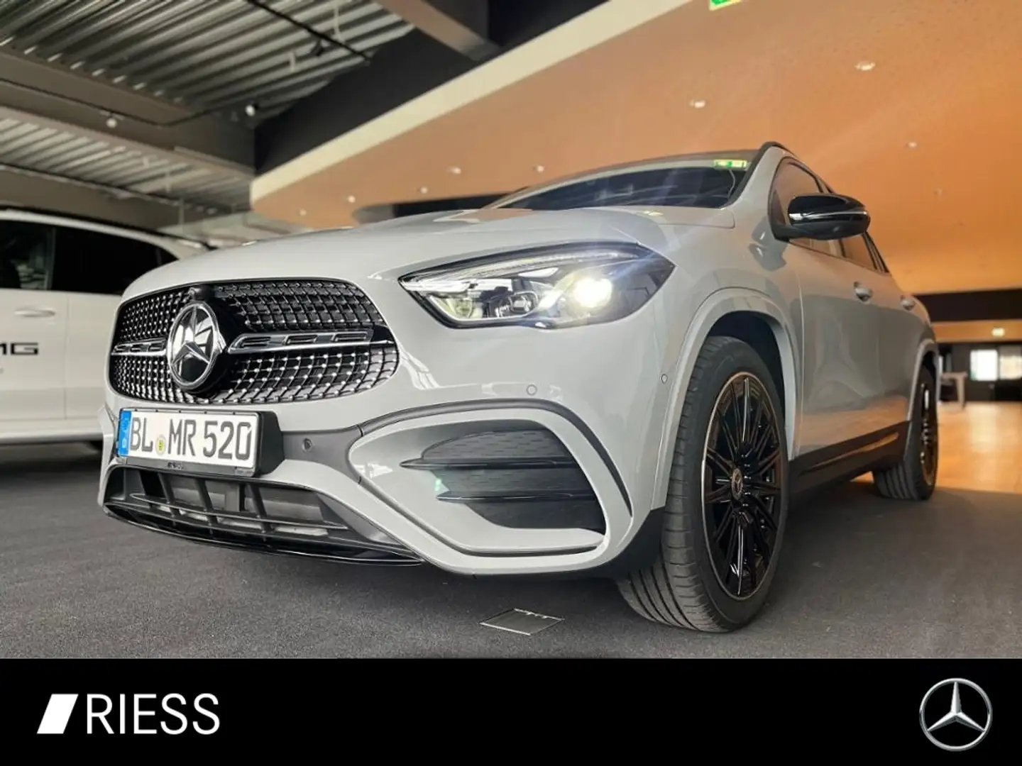 Mercedes-Benz GLA 200 d 4M AMG+AHK+PANO+360+MULTIBEAM+DISTRONIC Gris - 1