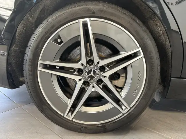 Mercedes-Benz C Class view 3