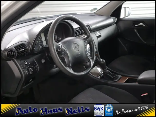 Mercedes-Benz C-Class view 9