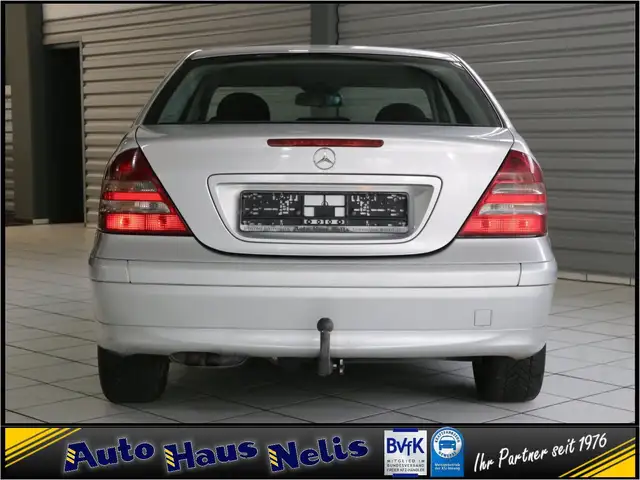 Mercedes-Benz C-Class view 4