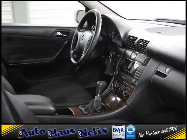 Mercedes-Benz C-Class view 28