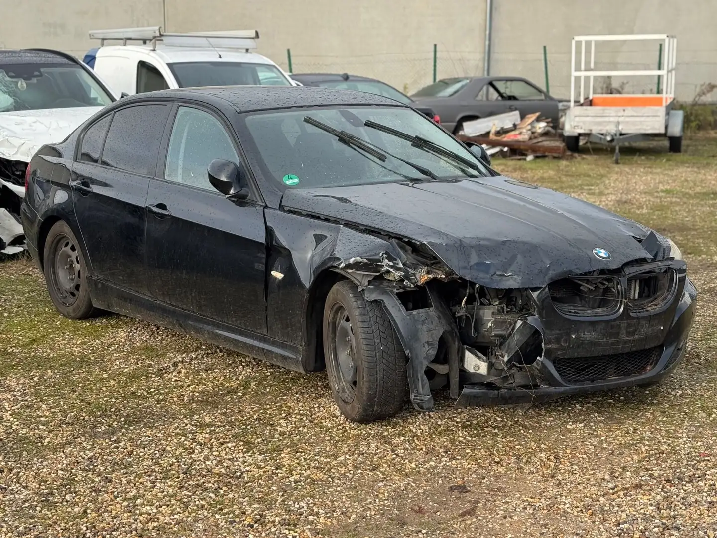 BMW 318 3 Limousine 318d Schwarz - 2