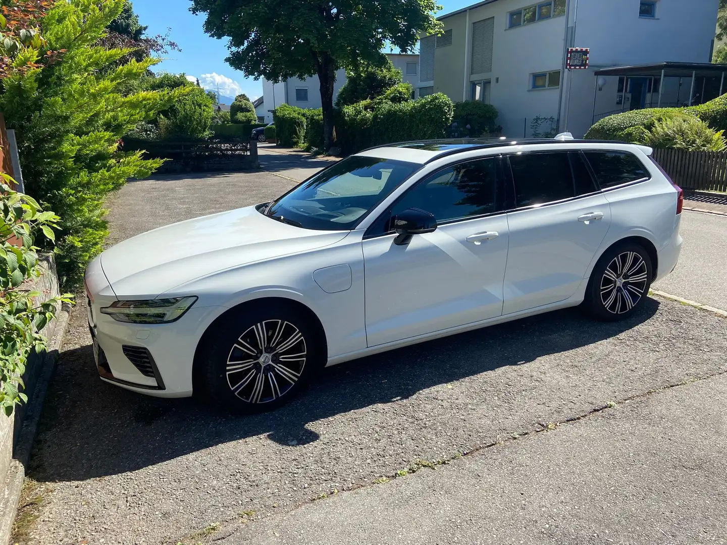 Volvo V60 T6 Twin Engine R-Design Geartronic Weiß - 1