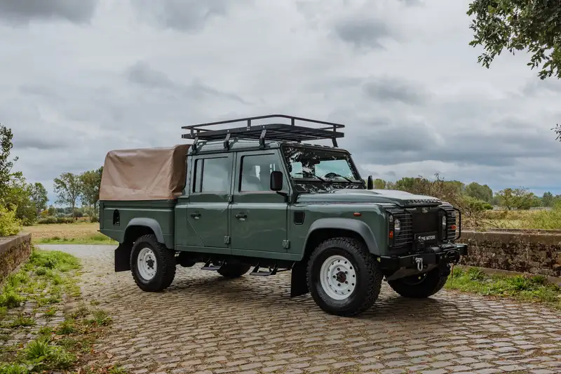 LAND ROVER Defender