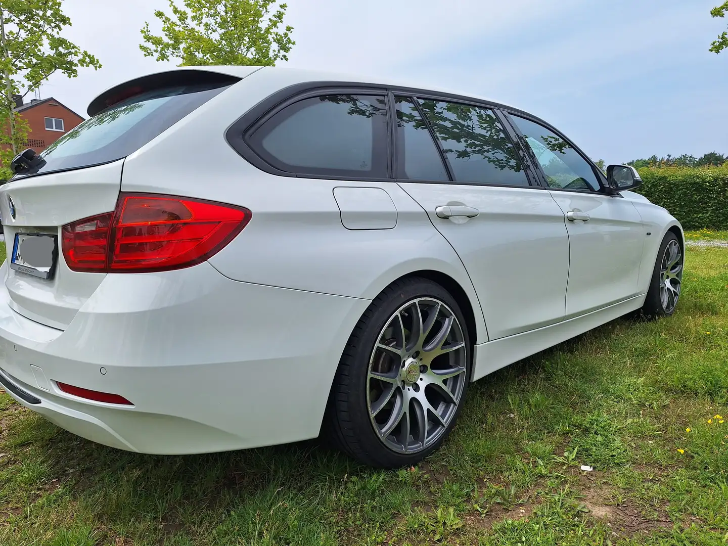 BMW 325 3er+Touring+Diesel+325d+Touring+Sport+Line Белый - 1