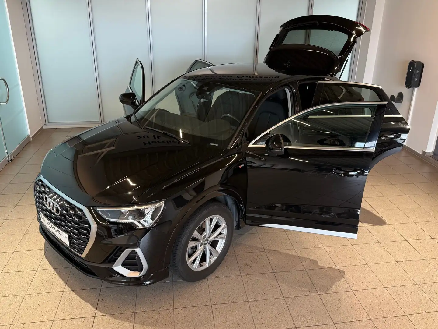 Audi Q3 Sportback 1,5 TSI S-Line LED, Navi, Bluetooth Noir - 2