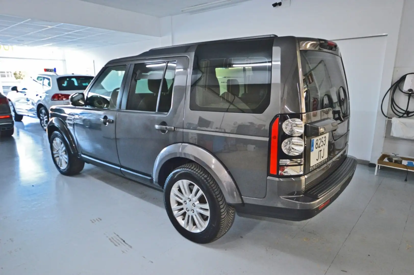 Land Rover Discovery 3.0SDV6 HSE Aut. Šedá - 2