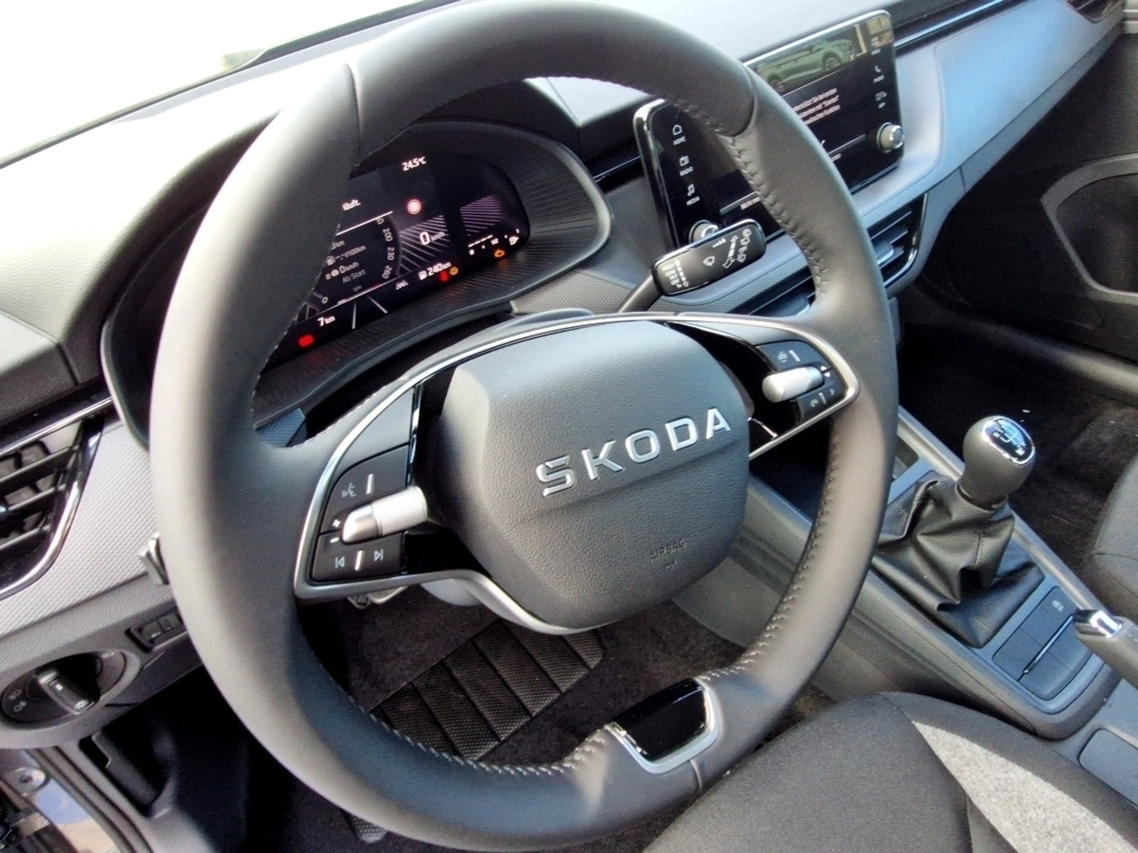 Skoda Kamiq 1.0 TSI Essence LED Klima Sitzheizung PDC — photo 10