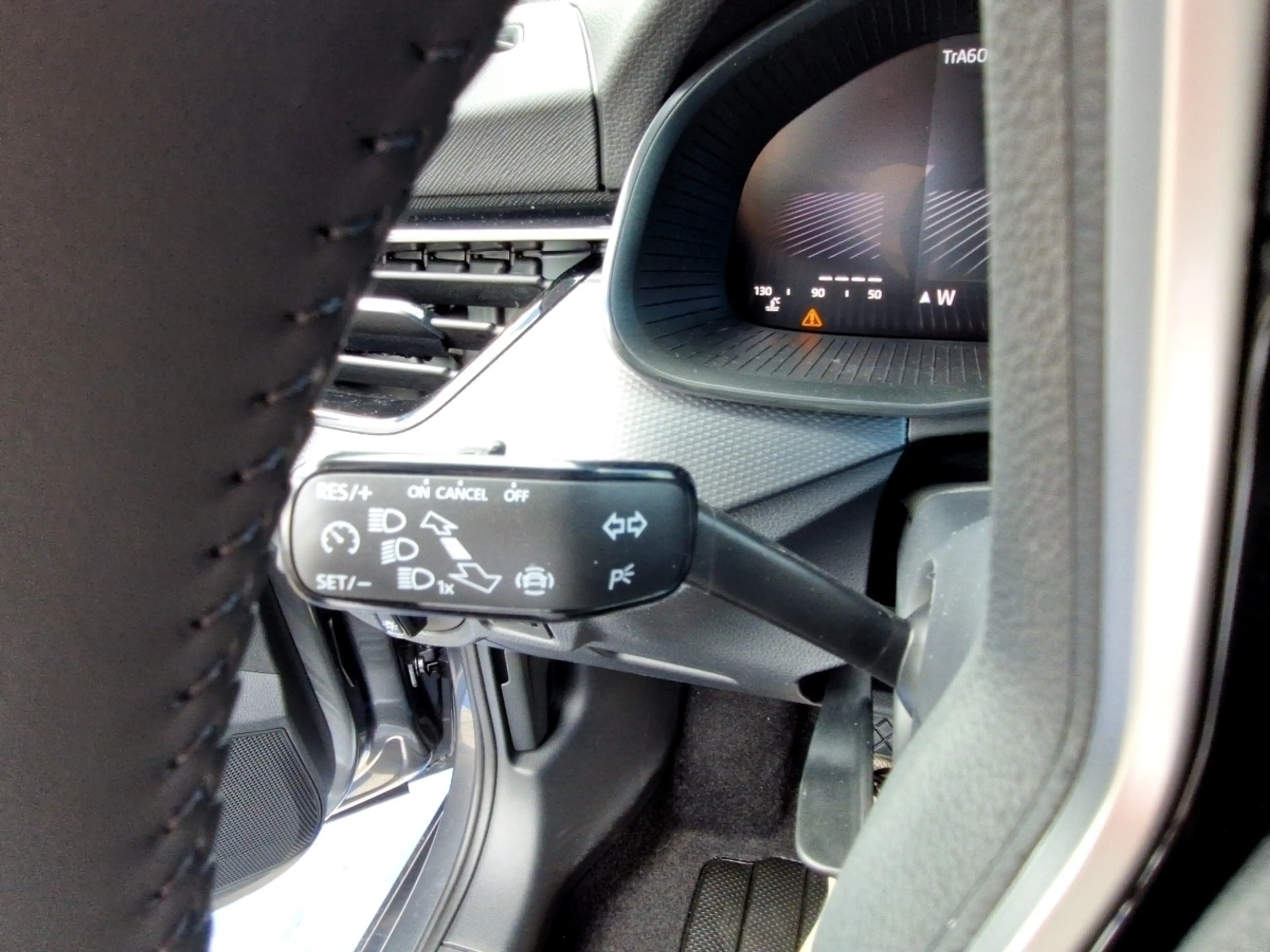 Skoda Kamiq 1.0 TSI Essence LED Klima Sitzheizung PDC — photo 12