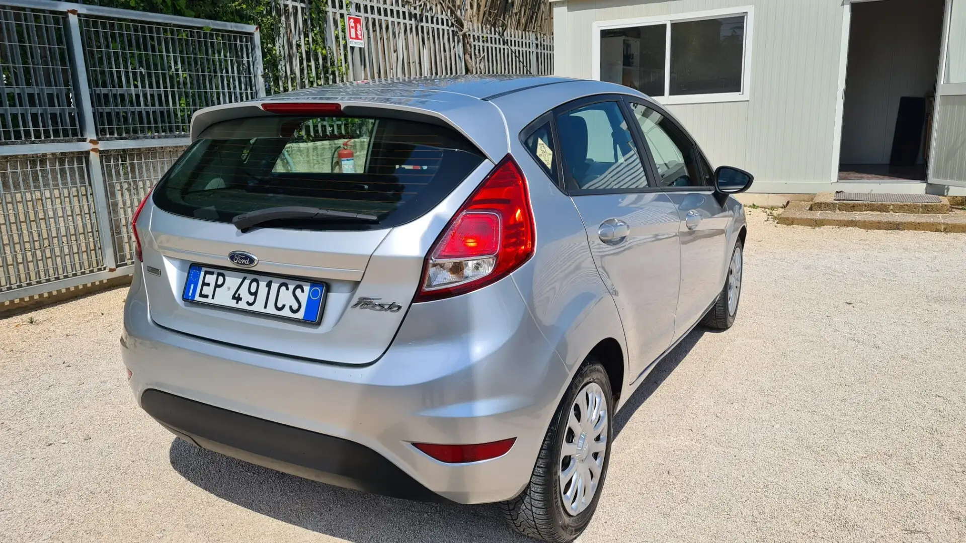 Ford Fiesta 1.5 TDCi 75CV 5 porte PERFETTISSIMA Plateado - 2