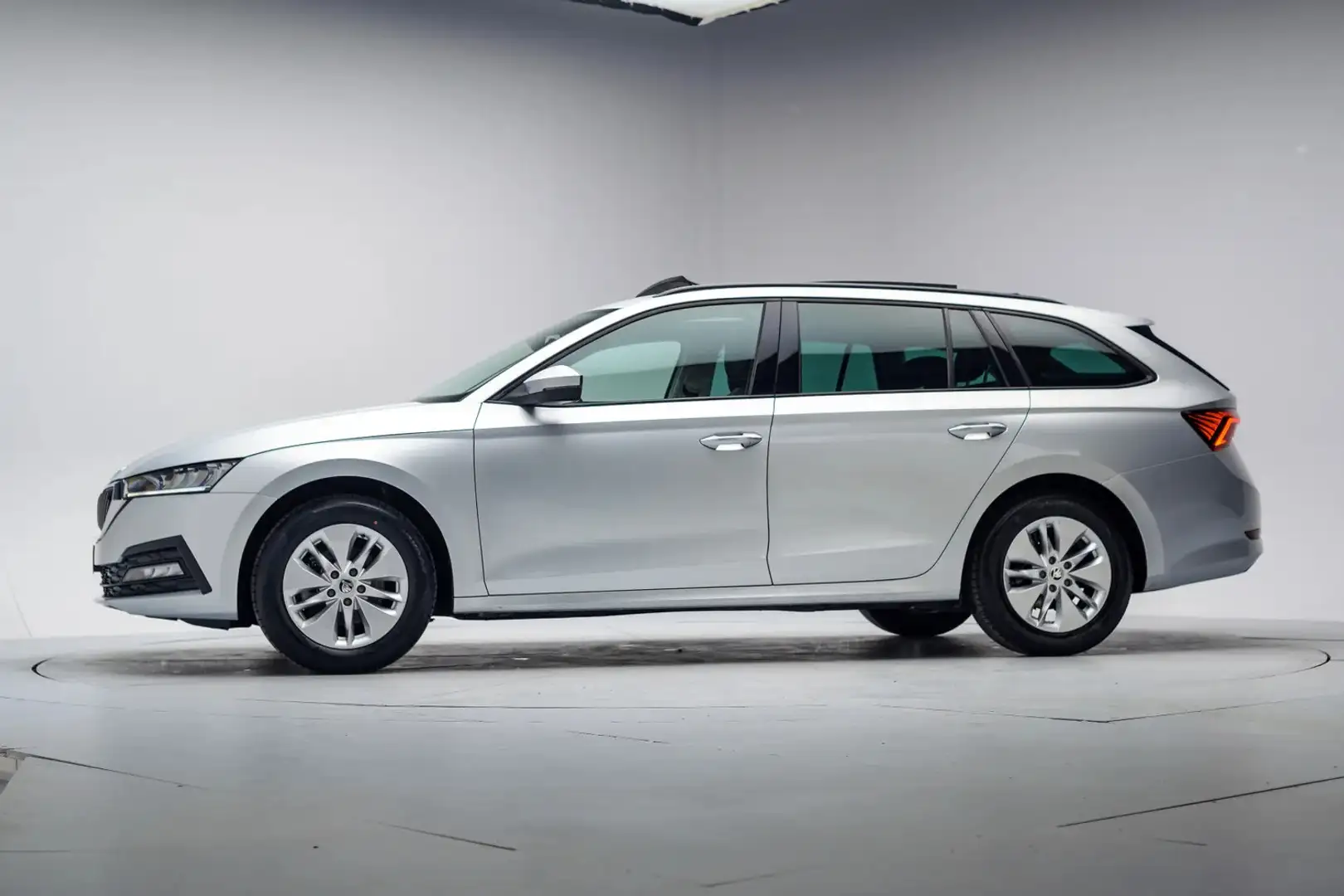 Skoda Octavia Combi 1.0 TSI Business Ed. [ Panorama LED Virtual Gris - 2