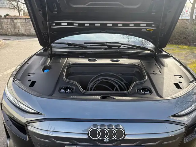 Audi E-Tron view 12