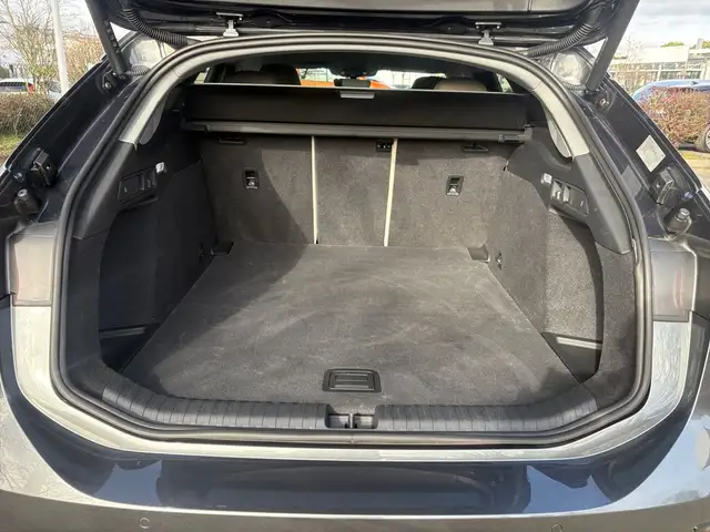 Audi E-Tron view 11