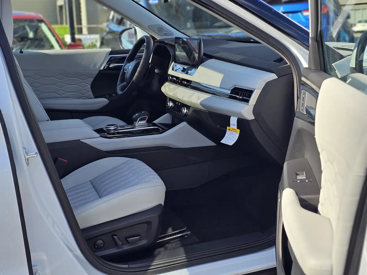 Mitsubishi Outlander снимка Mitsubishi Outlander