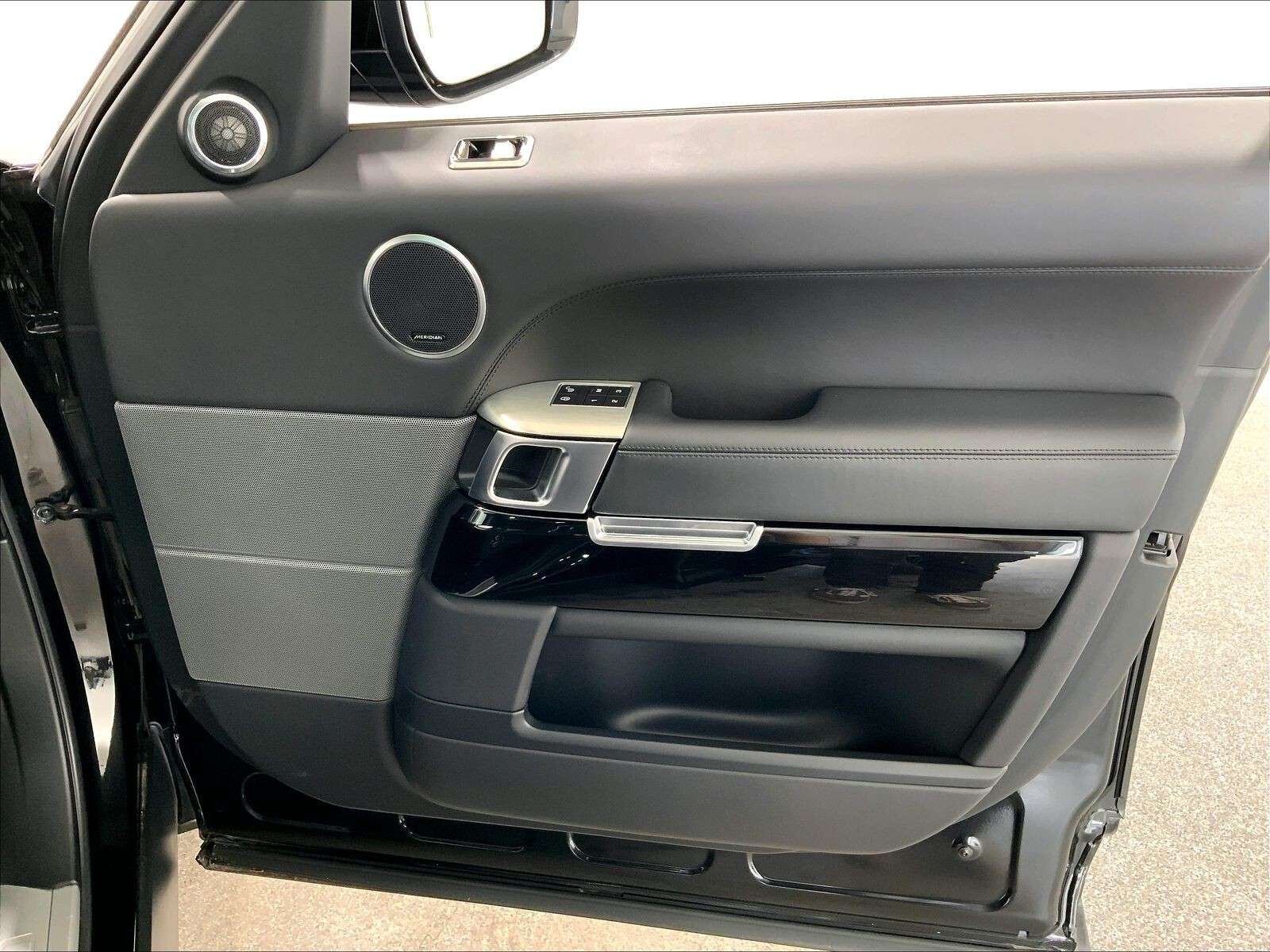 2018 Land Rover Range Rover Sport Range Rover Sport SVR, Surround View Camera! thumb 36